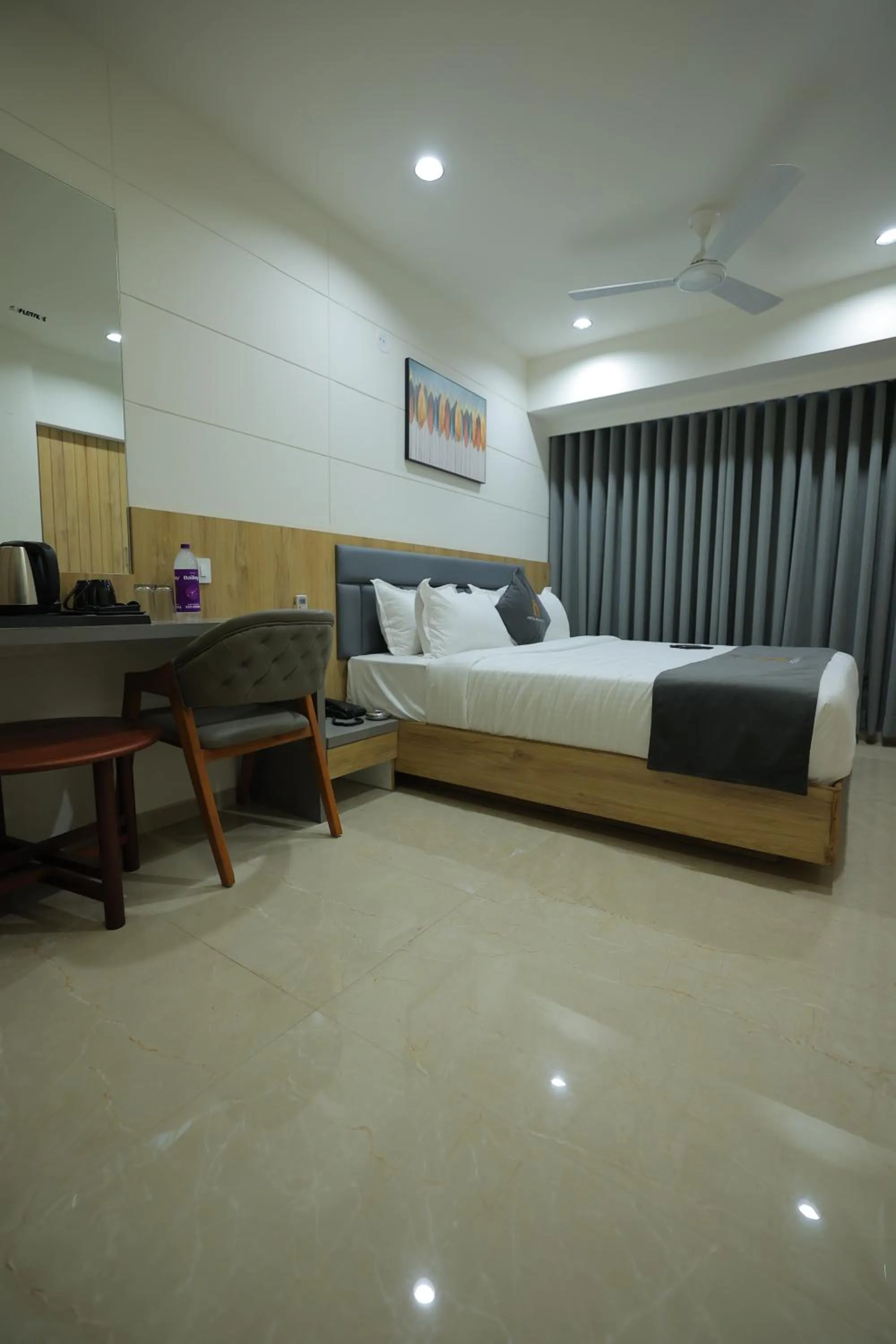 Bed in Hotel Shayan Inn