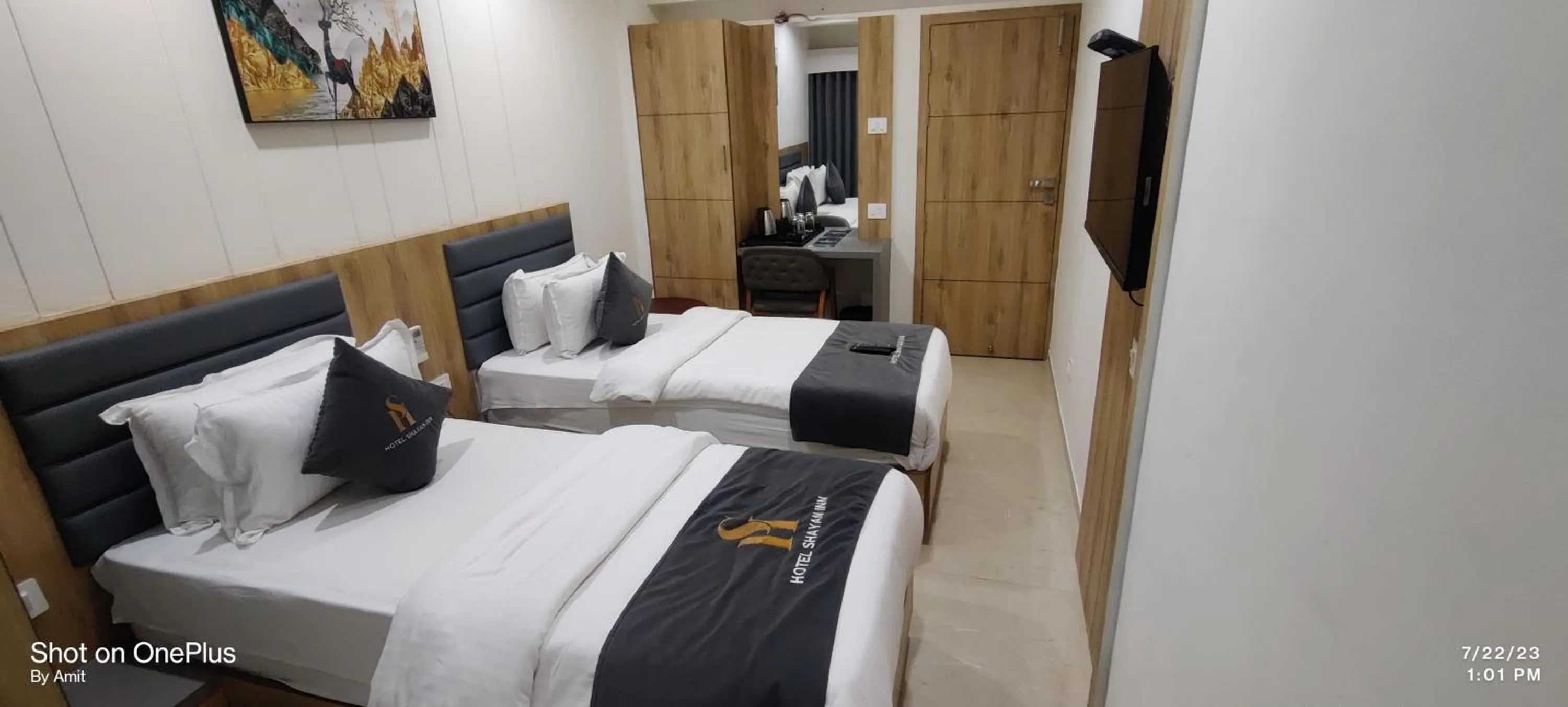 Bed in Hotel Shayan Inn