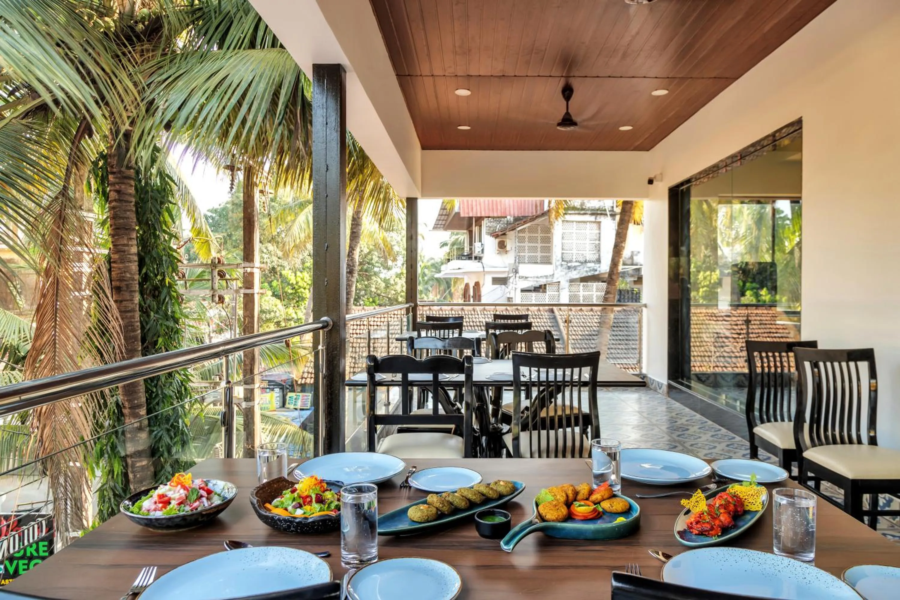 Restaurant/places to eat in La baga Beach Hotel