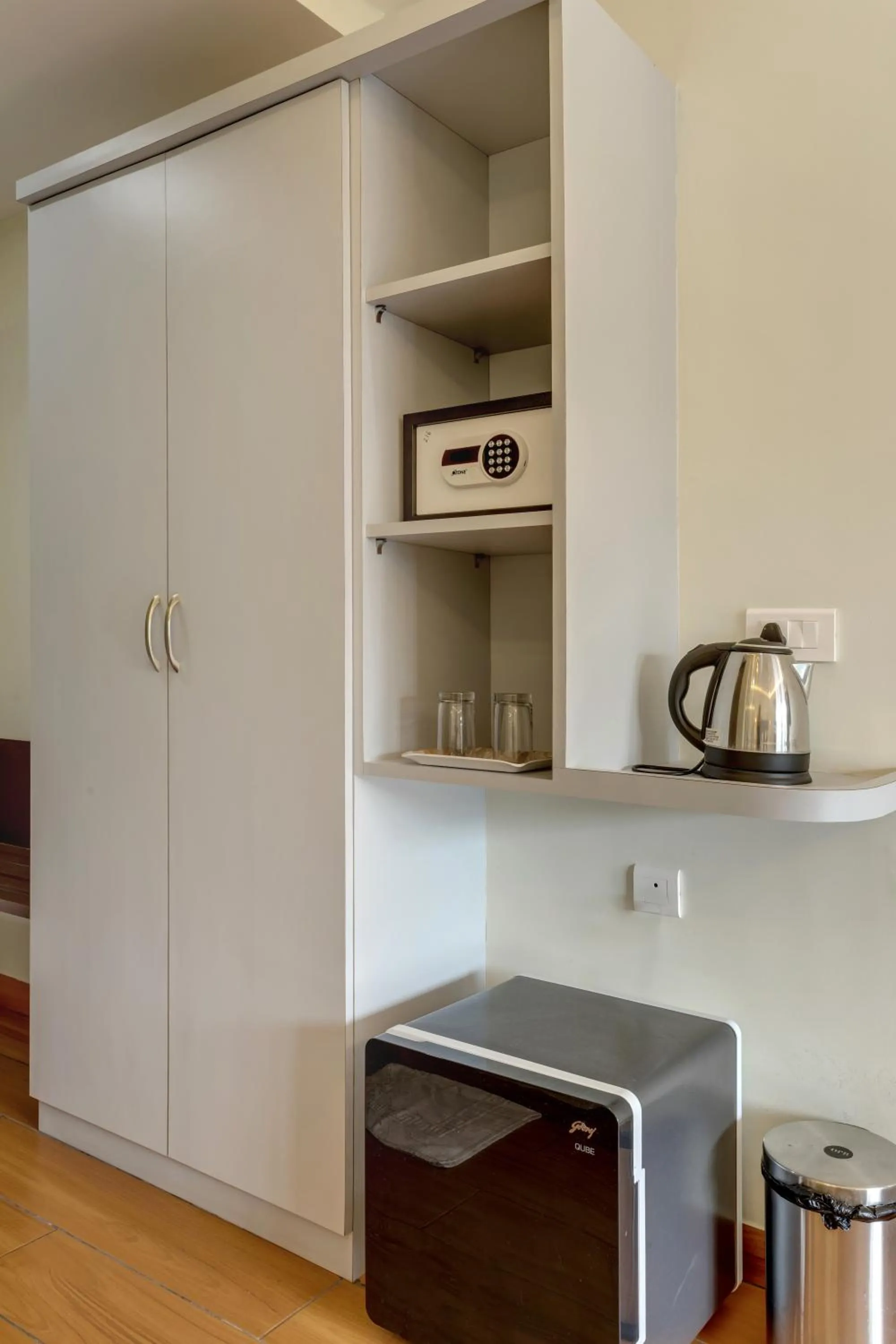 Coffee/tea facilities in La baga Beach Hotel