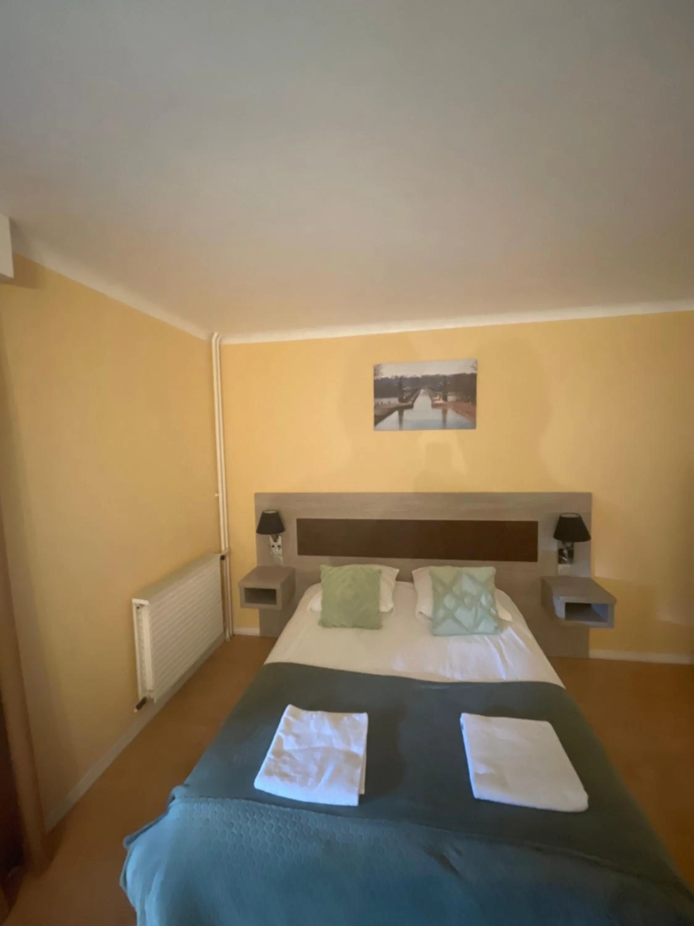 Bed in Auberge du pont canal