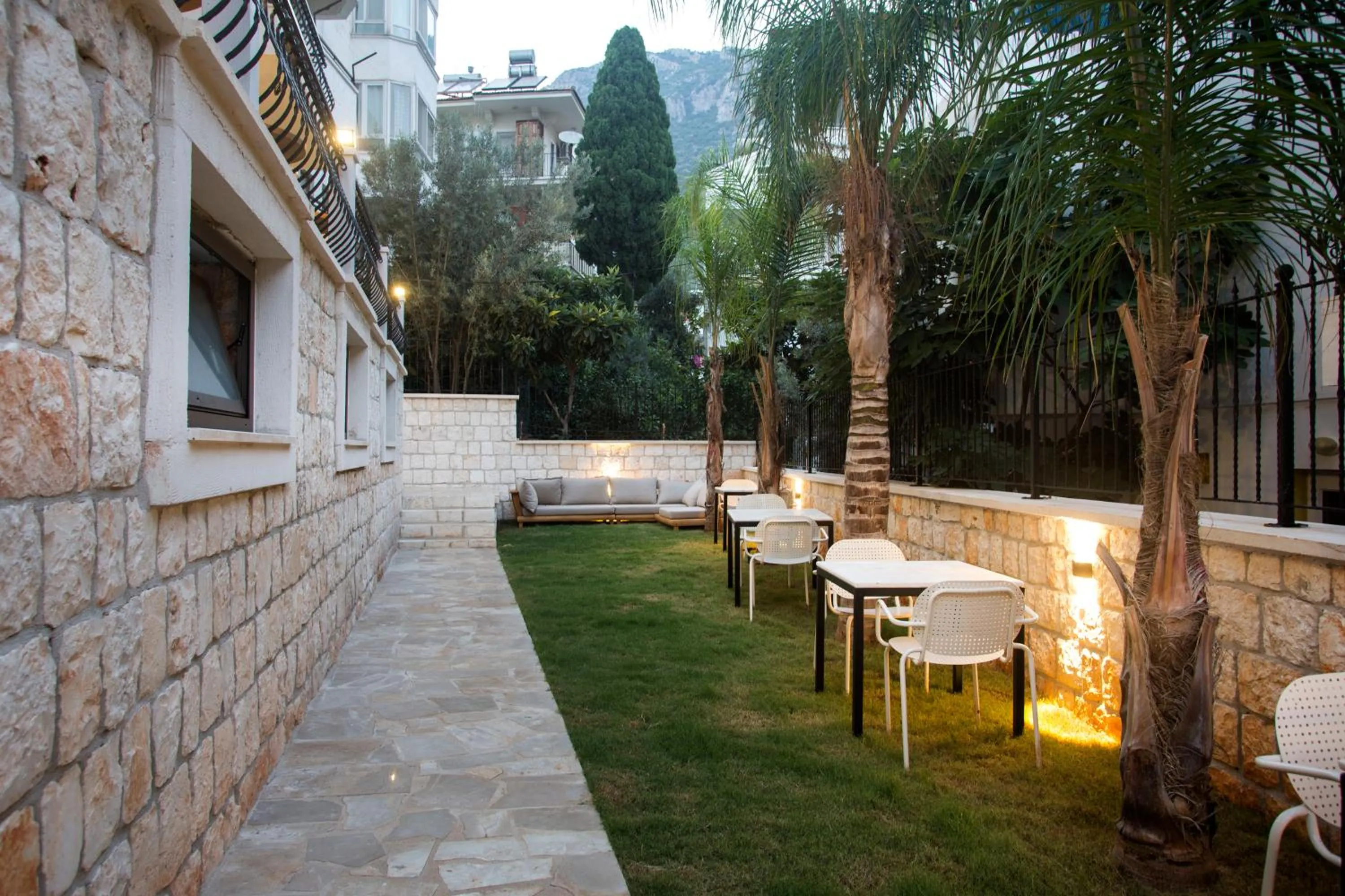 Garden in Pastel Rooms