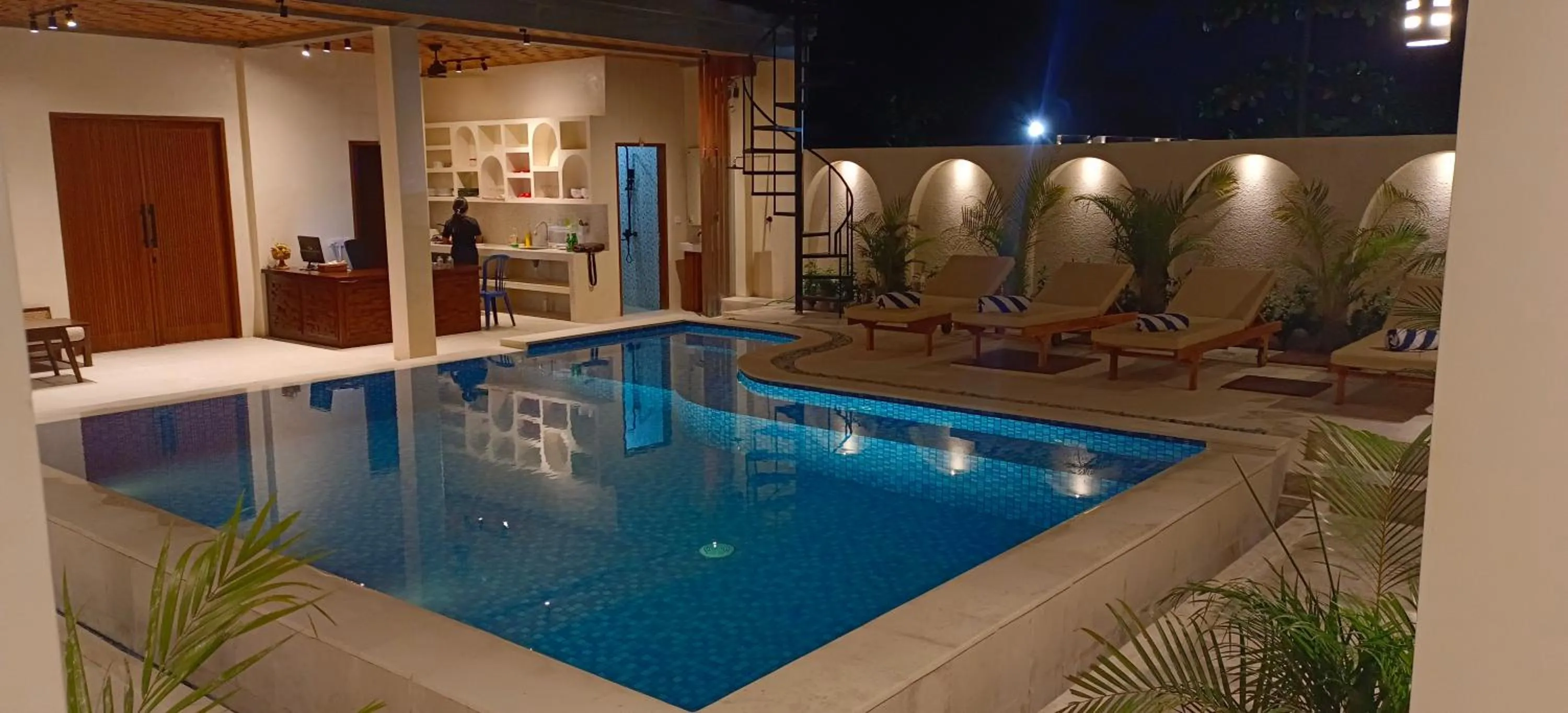 FULLMOON CANGGU Nelayan