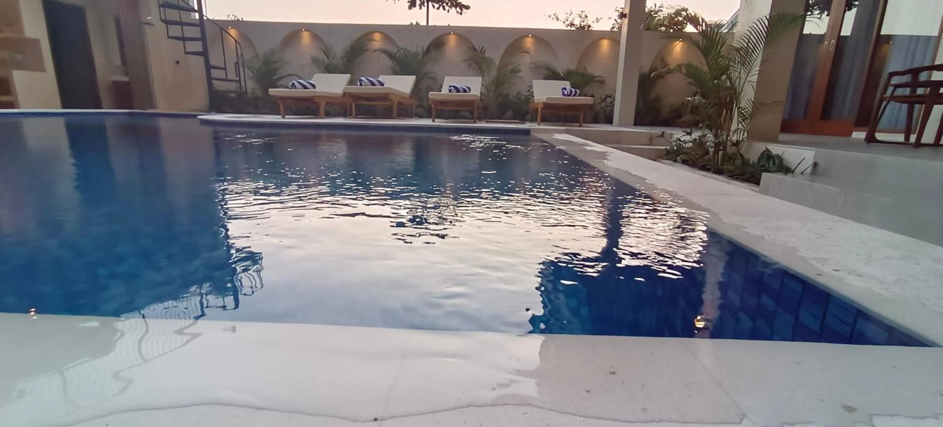 FULLMOON CANGGU Nelayan