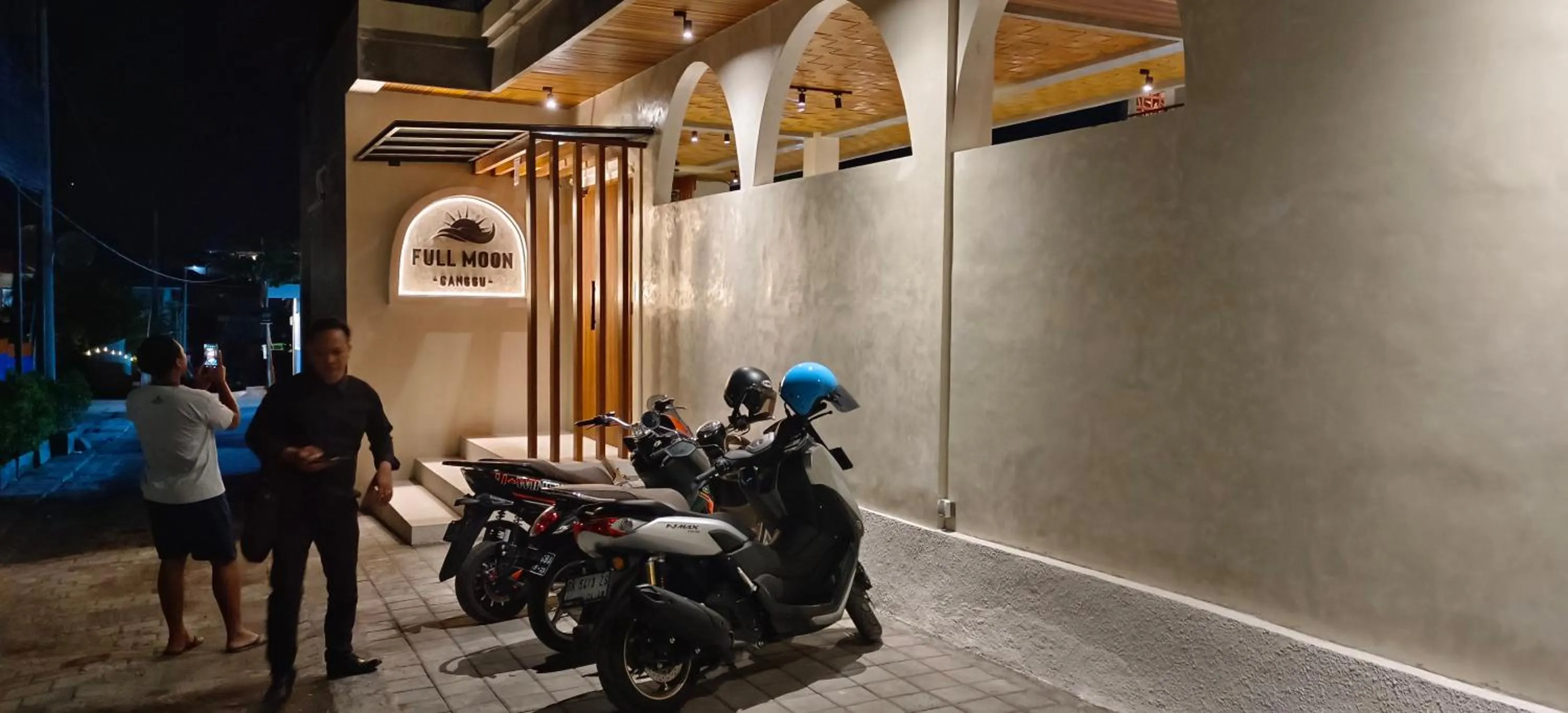 FULLMOON CANGGU Nelayan