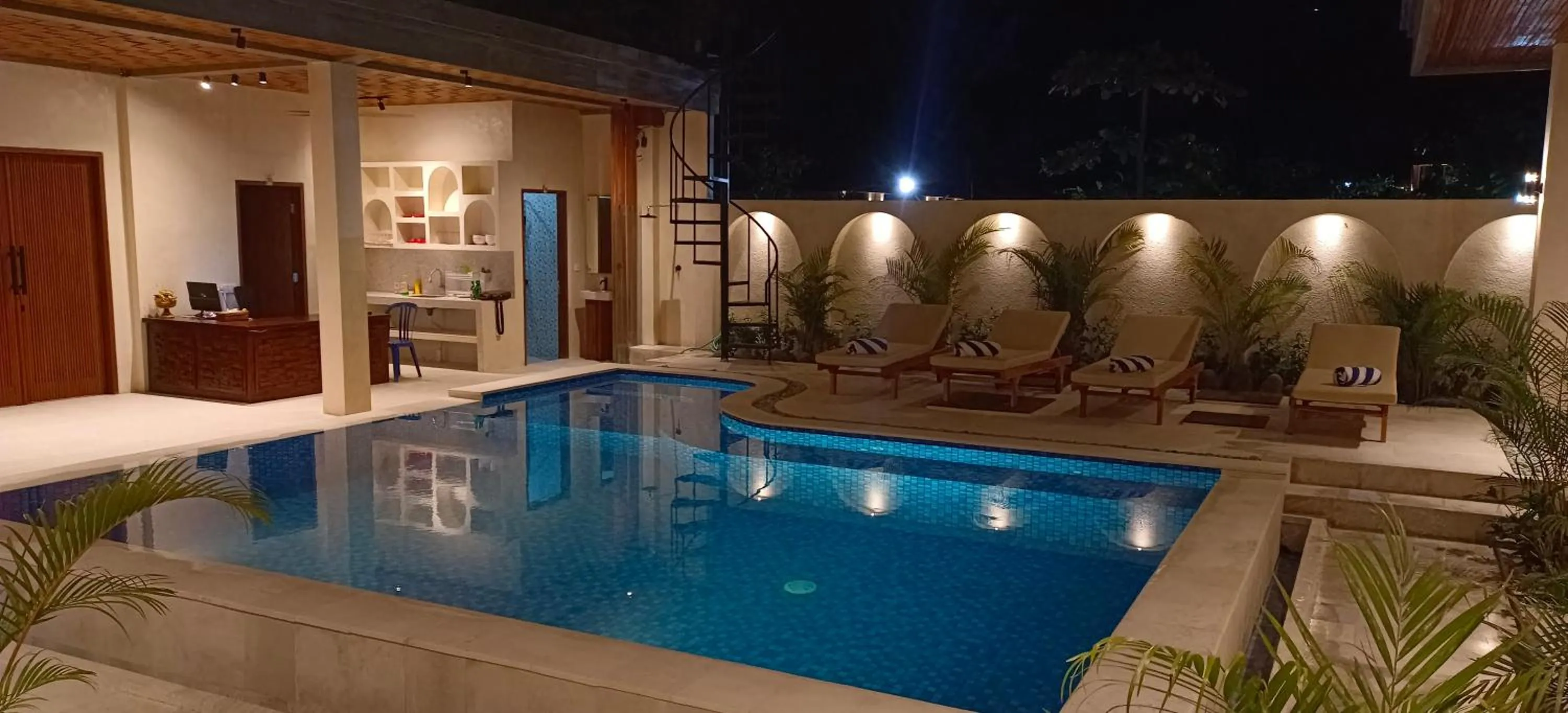 FULLMOON CANGGU Nelayan