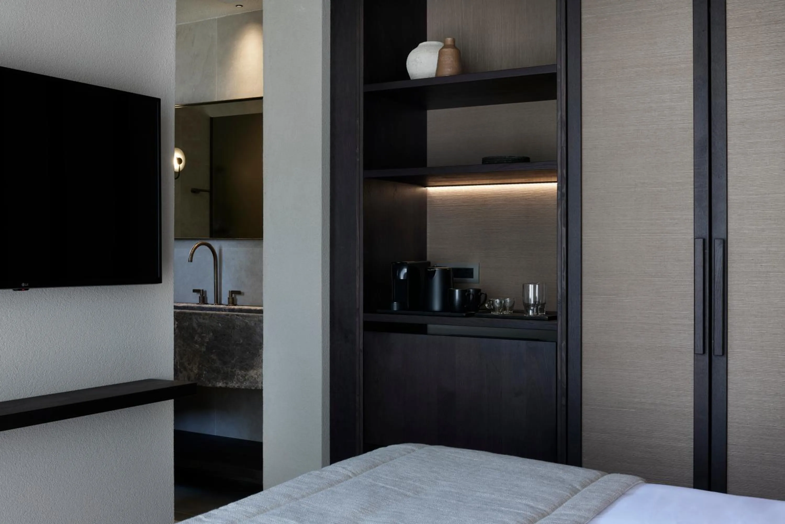 Bed in Alaso Design Suites