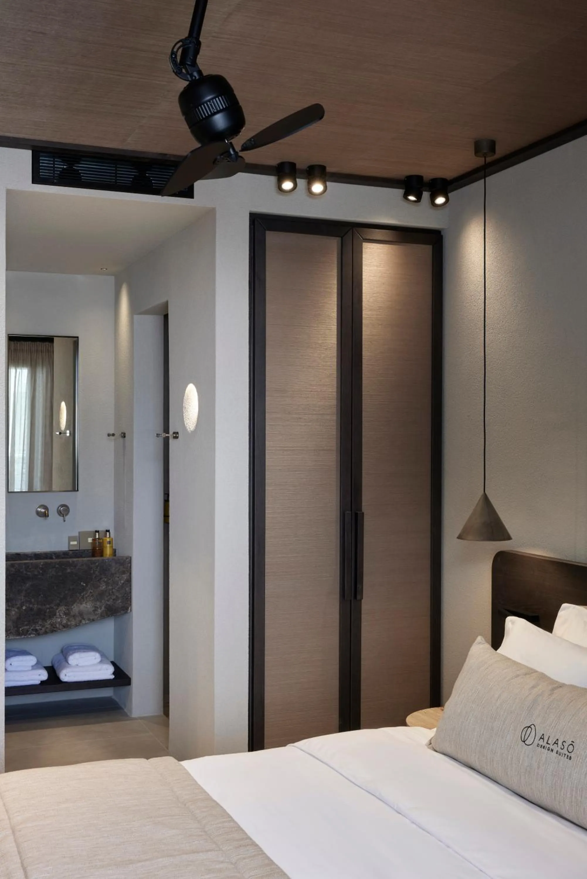 Bed in Alaso Design Suites