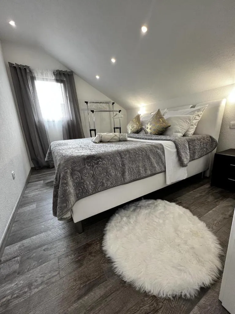 Bed in Luxury Apartment Megy