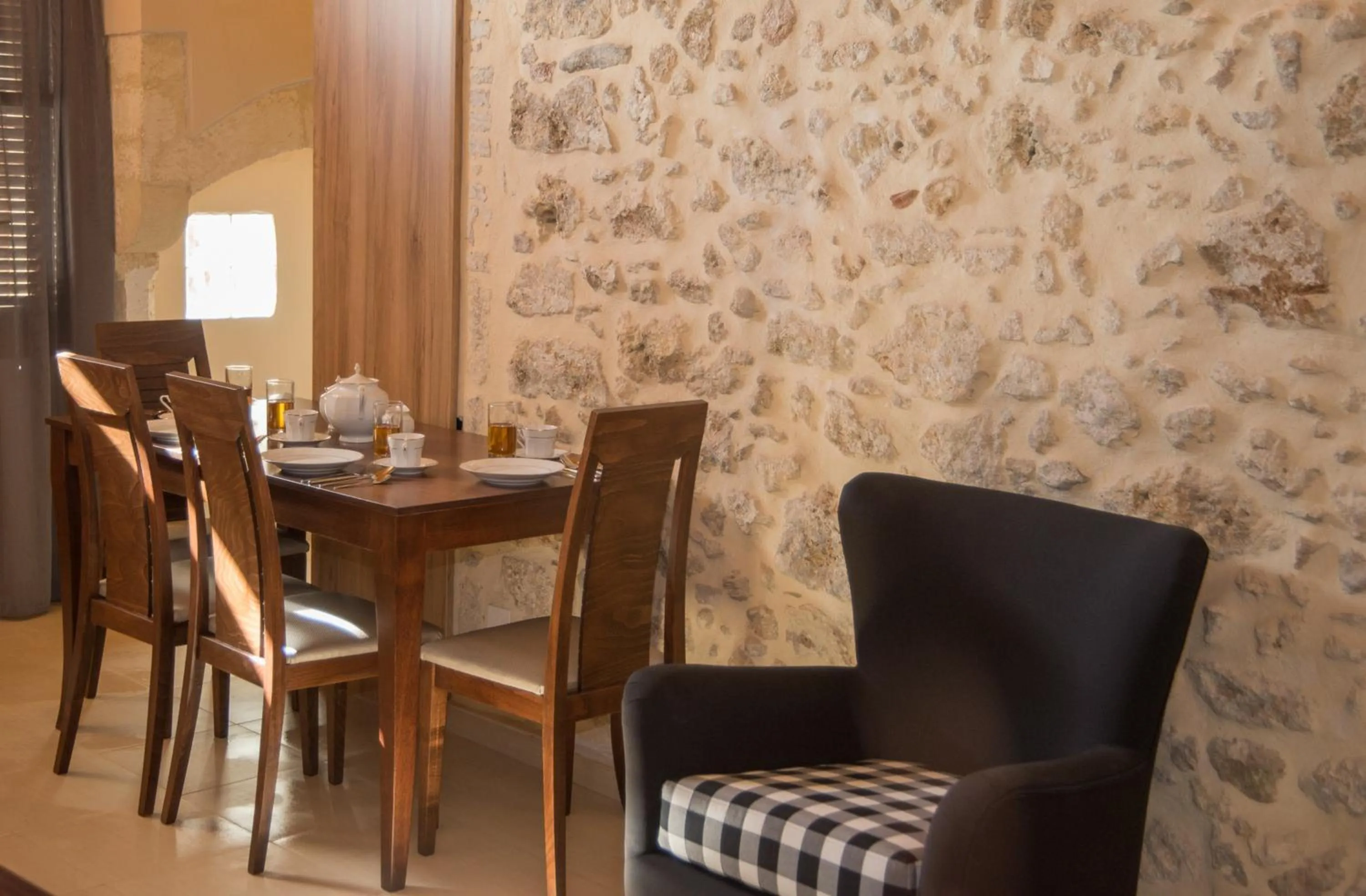 Dining area in Porto Enetiko Suites