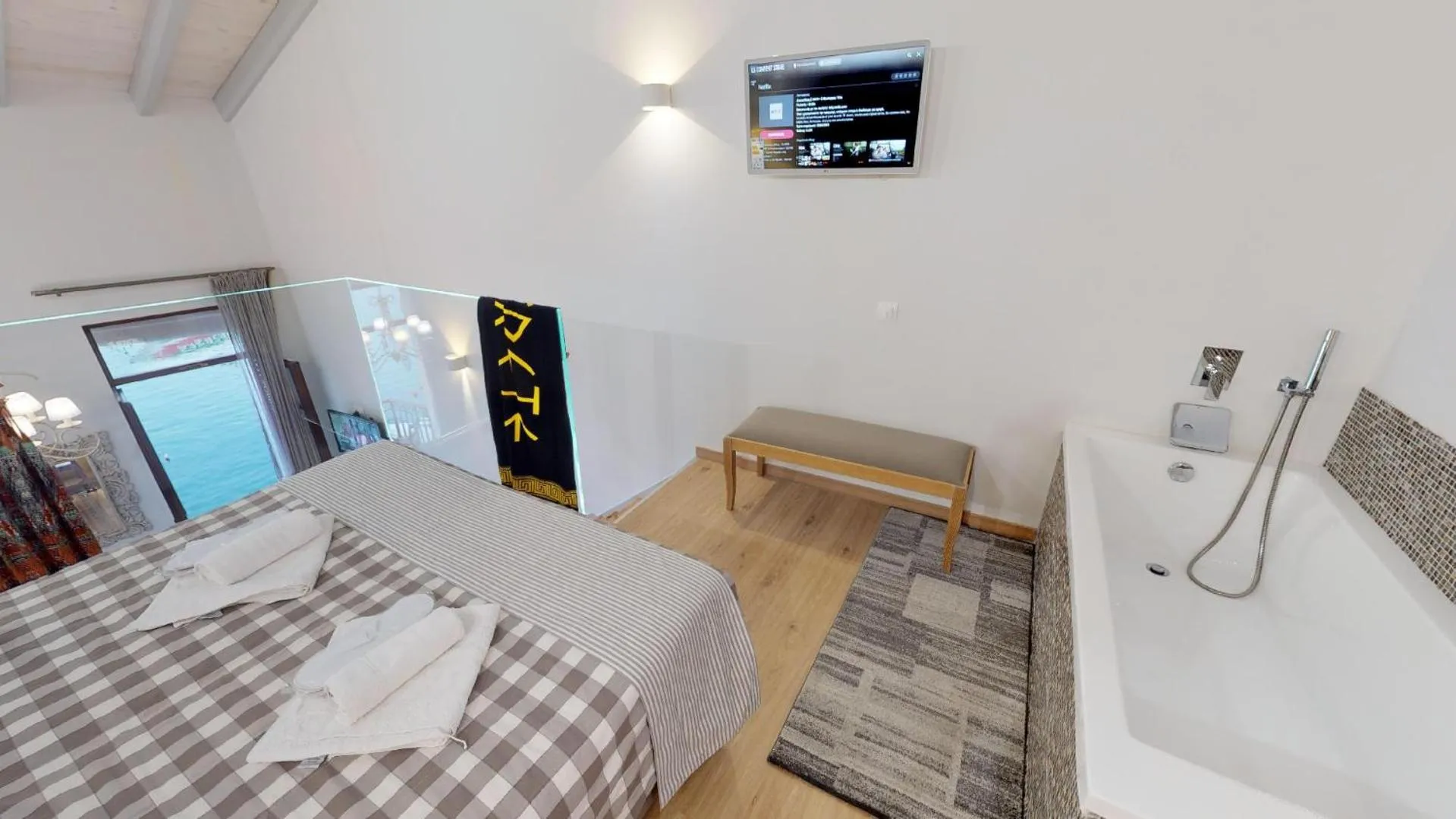 Hot Tub, Bed in Porto Enetiko Suites