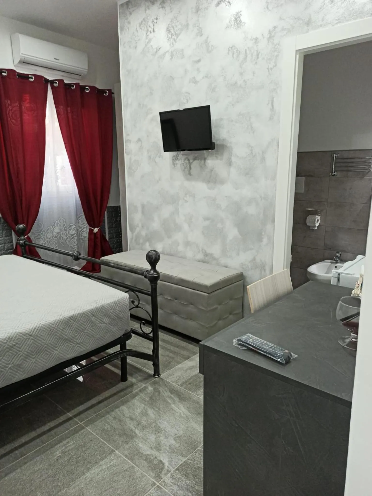 TV and multimedia, TV/Entertainment Center in Le Sirene