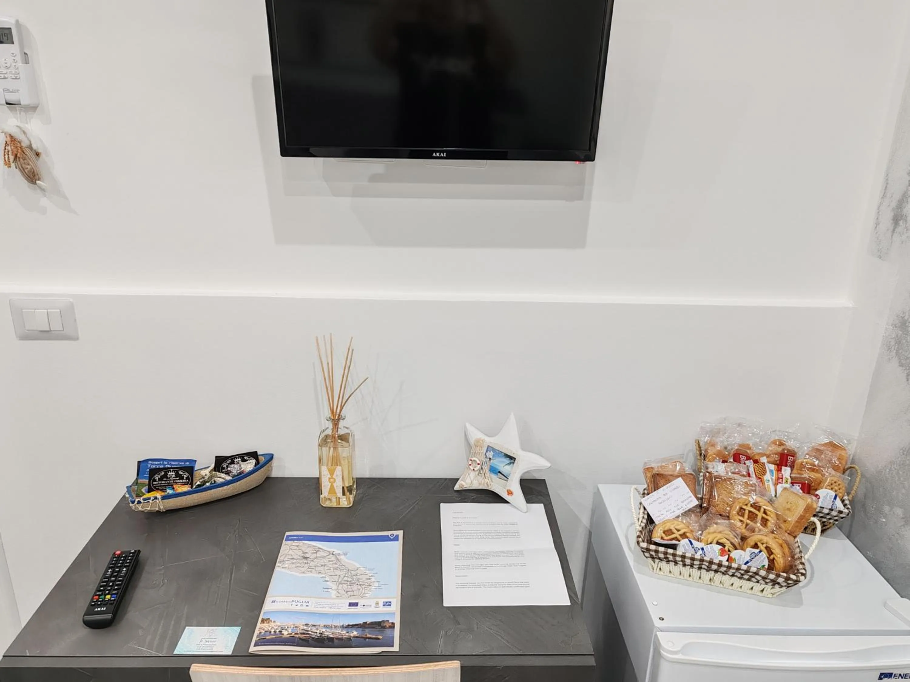 TV and multimedia, TV/Entertainment Center in Le Sirene