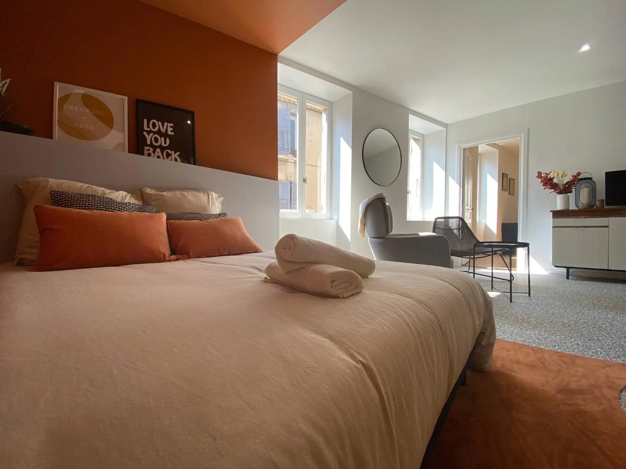 Communal lounge/ TV room, Bed in LE CARNOT - Valence