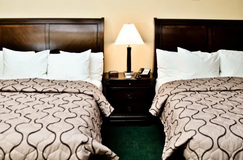 Bed in Pacer Inn & Suites Motel