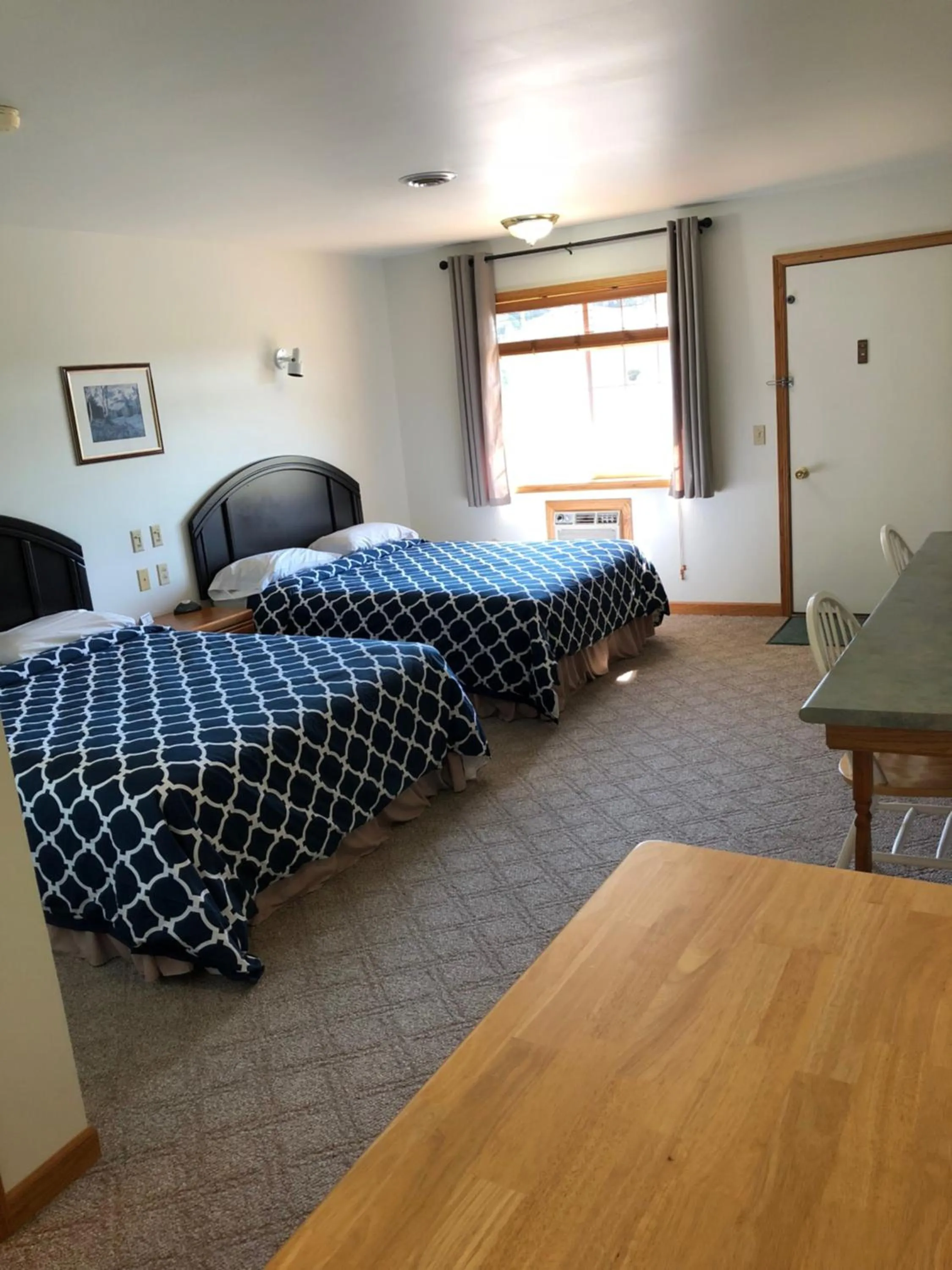 Bed in Village Inn Motel