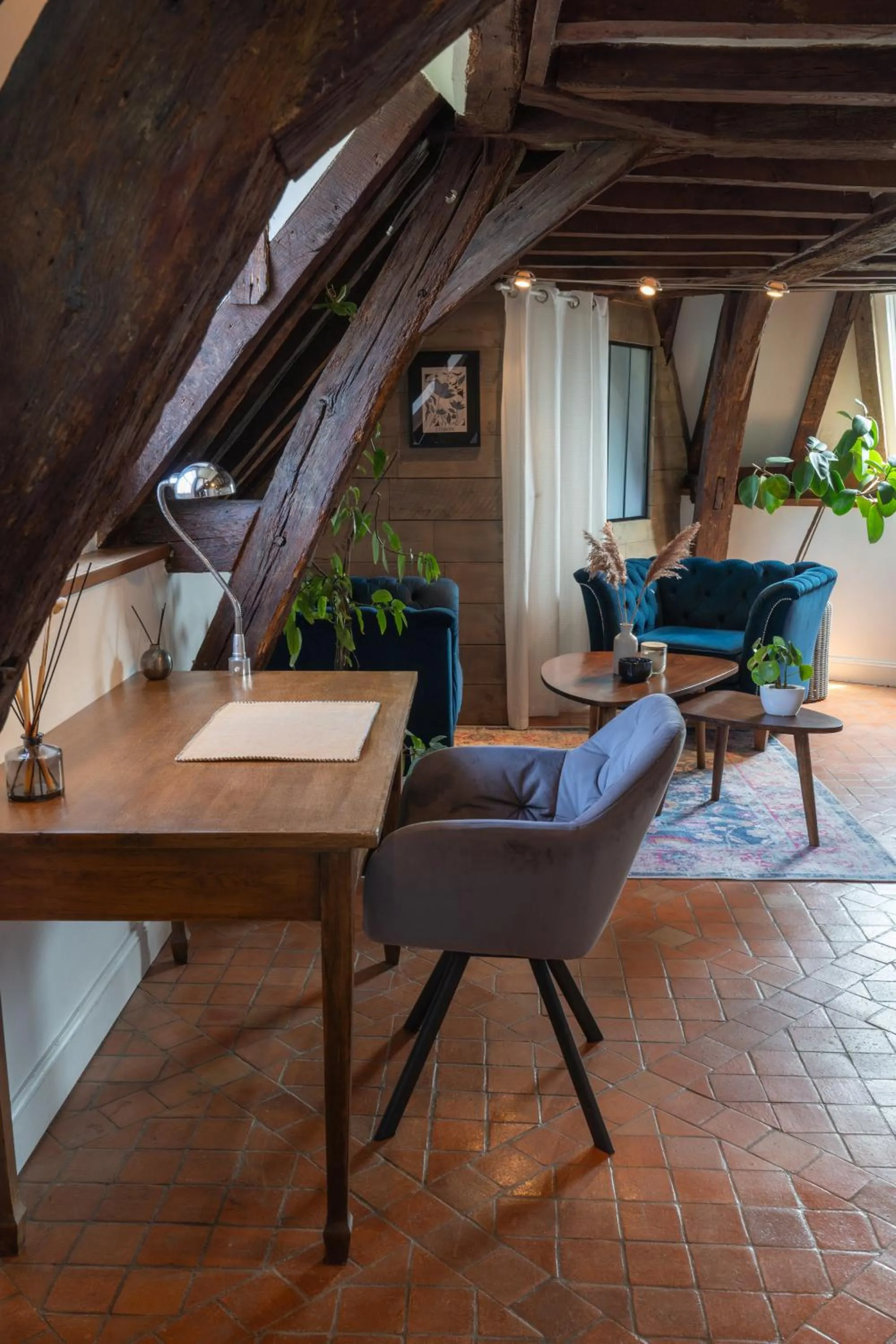 Seating area in Suite Toussaint - Calme & Authentique