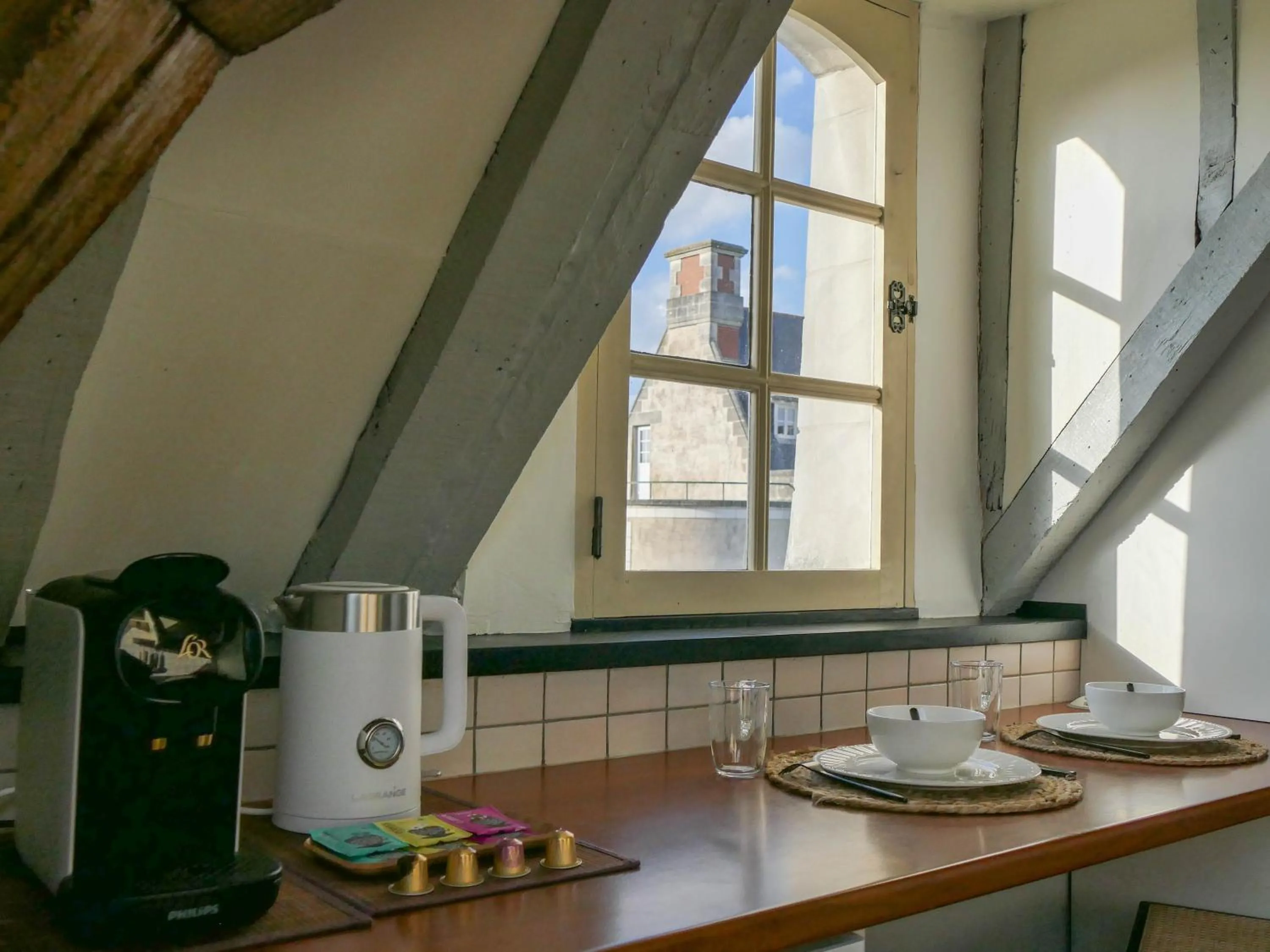 Coffee/tea facilities in Suite Toussaint - Calme & Authentique