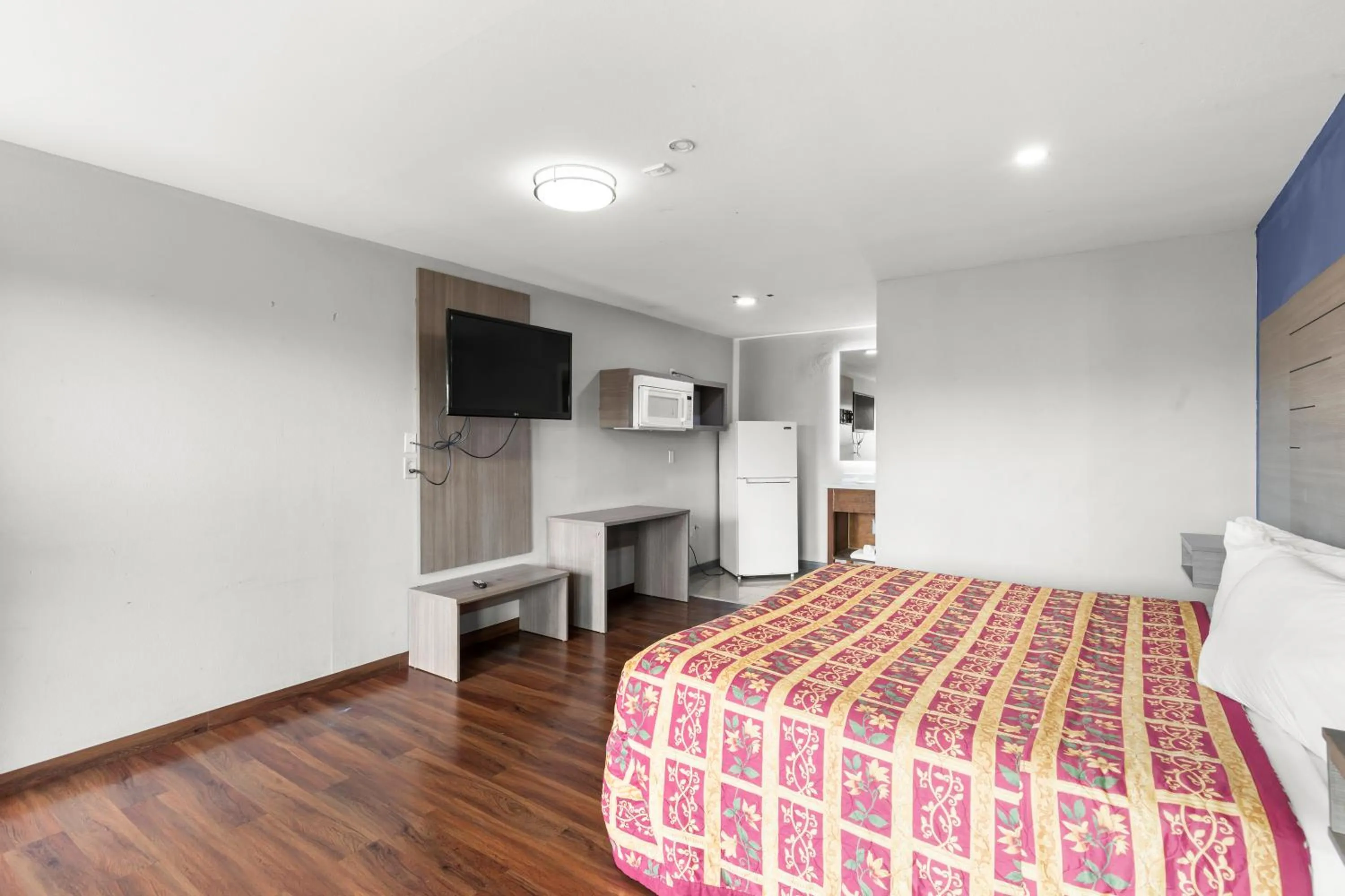 Bedroom, Bed in Travel Inn & Suites