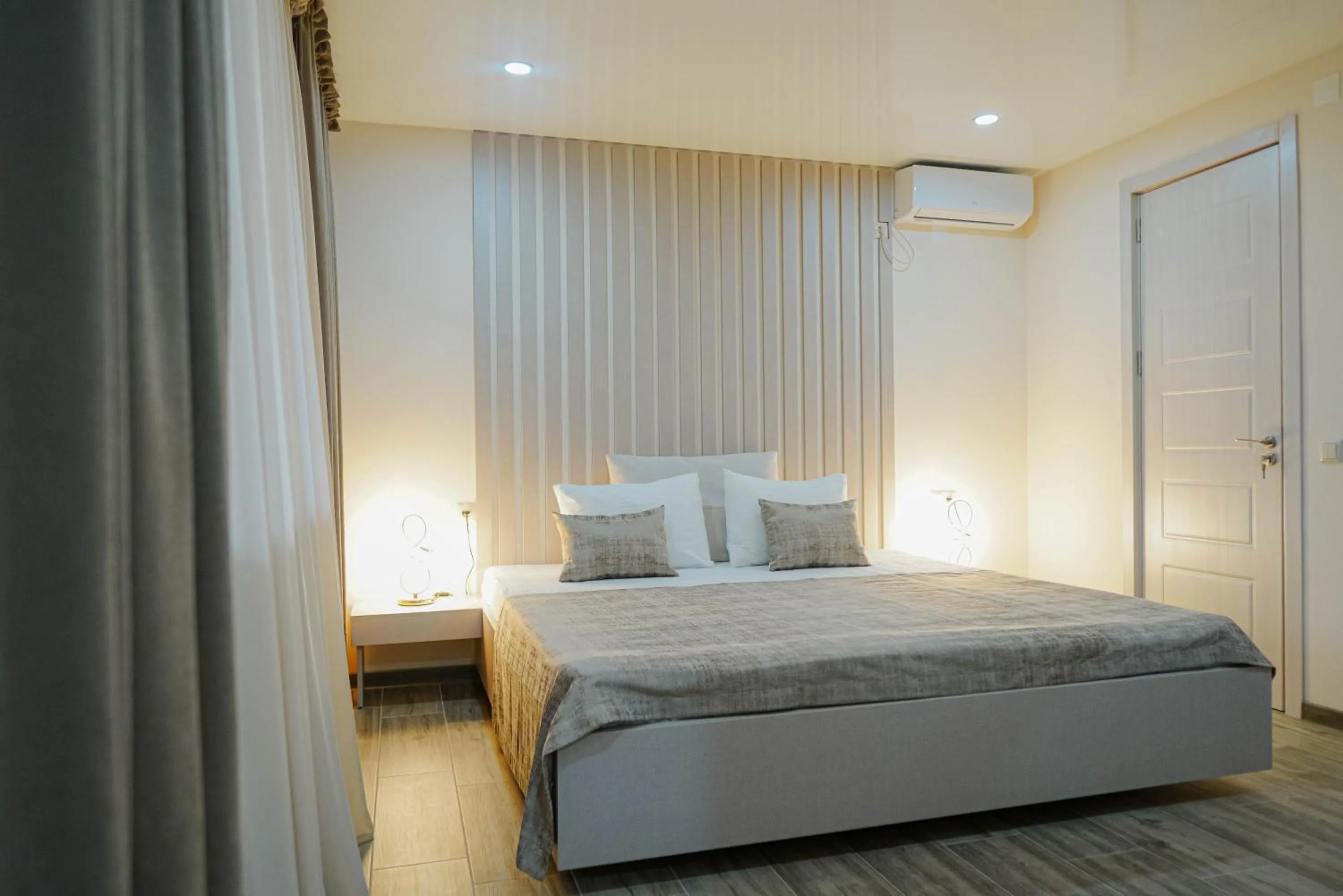 Photo of the whole room, Bed in Kera Rooms