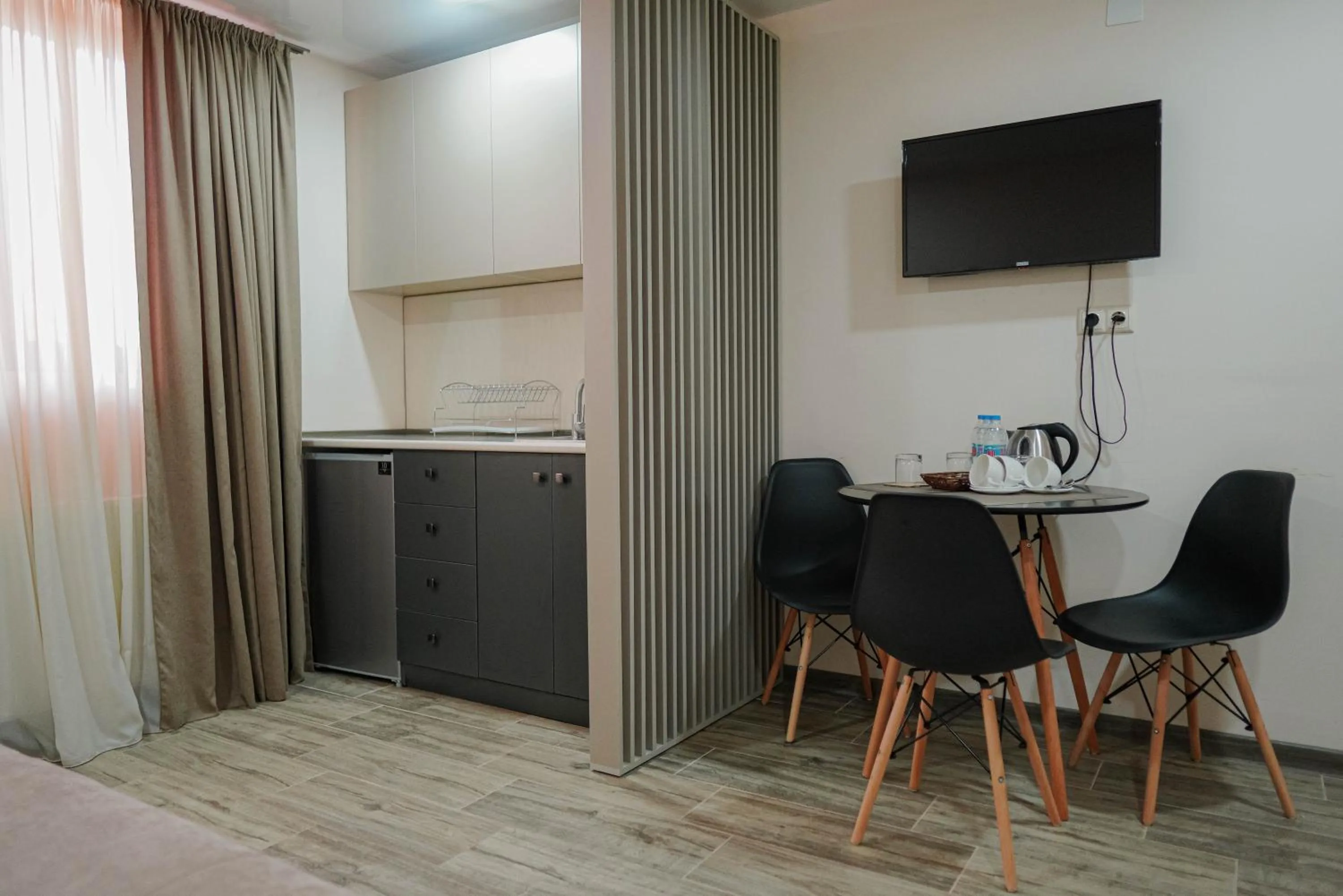 hair dresser in Kera Rooms