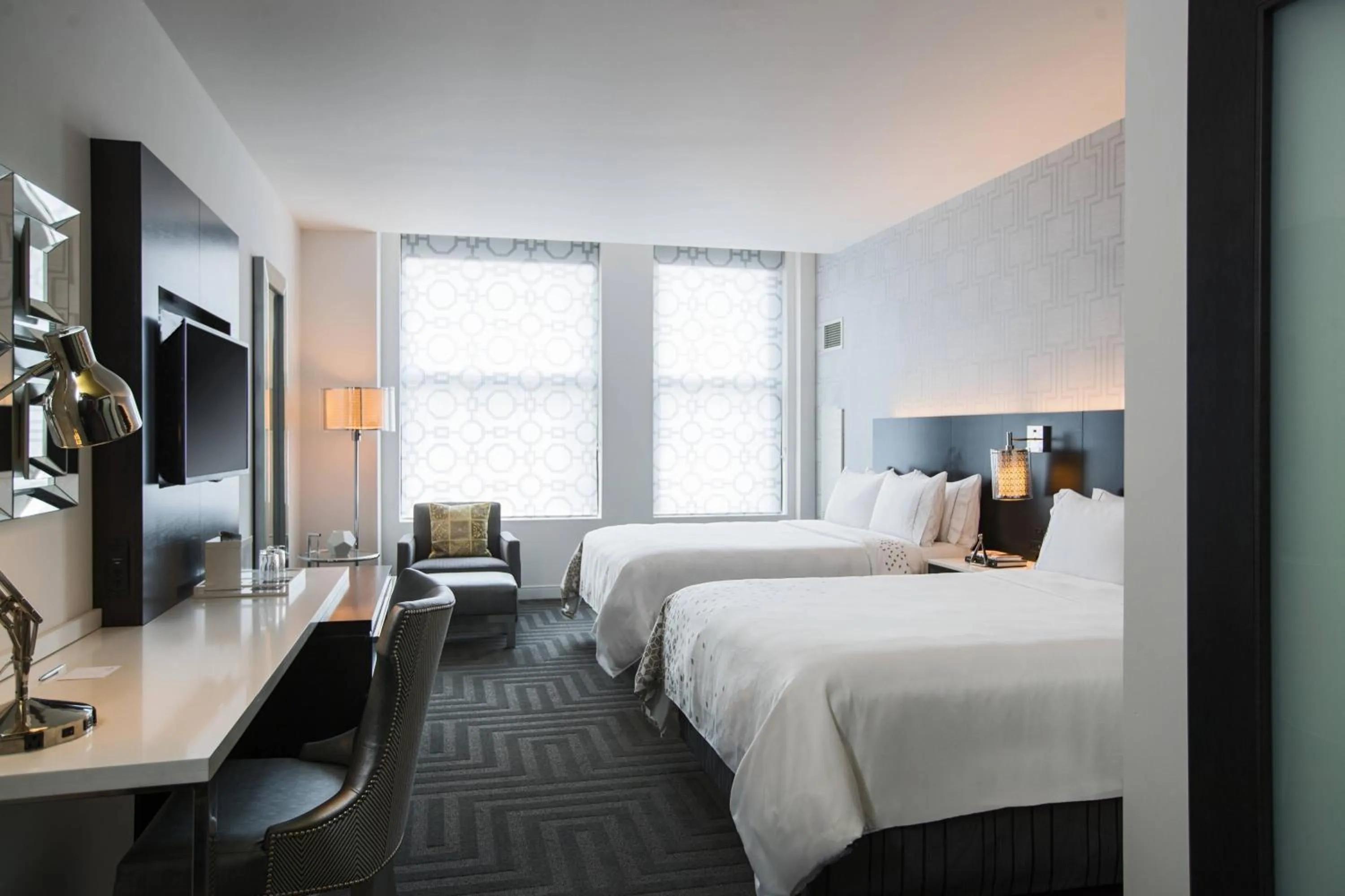 Photo of the whole room, Bed in Renaissance Cincinnati Downtown Hotel