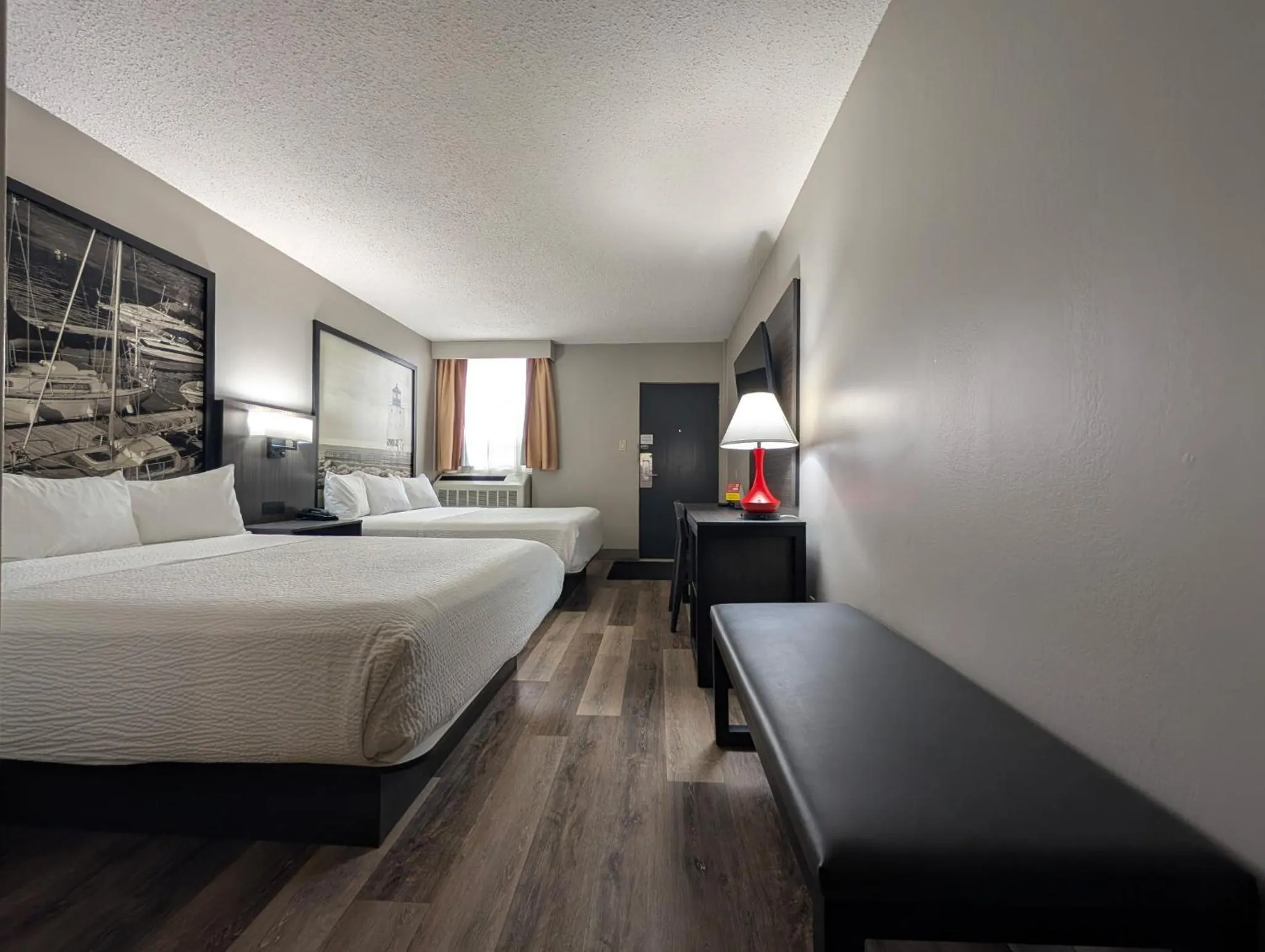 Photo of the whole room, Bed in Super 8 by Wyndham Thunder Bay