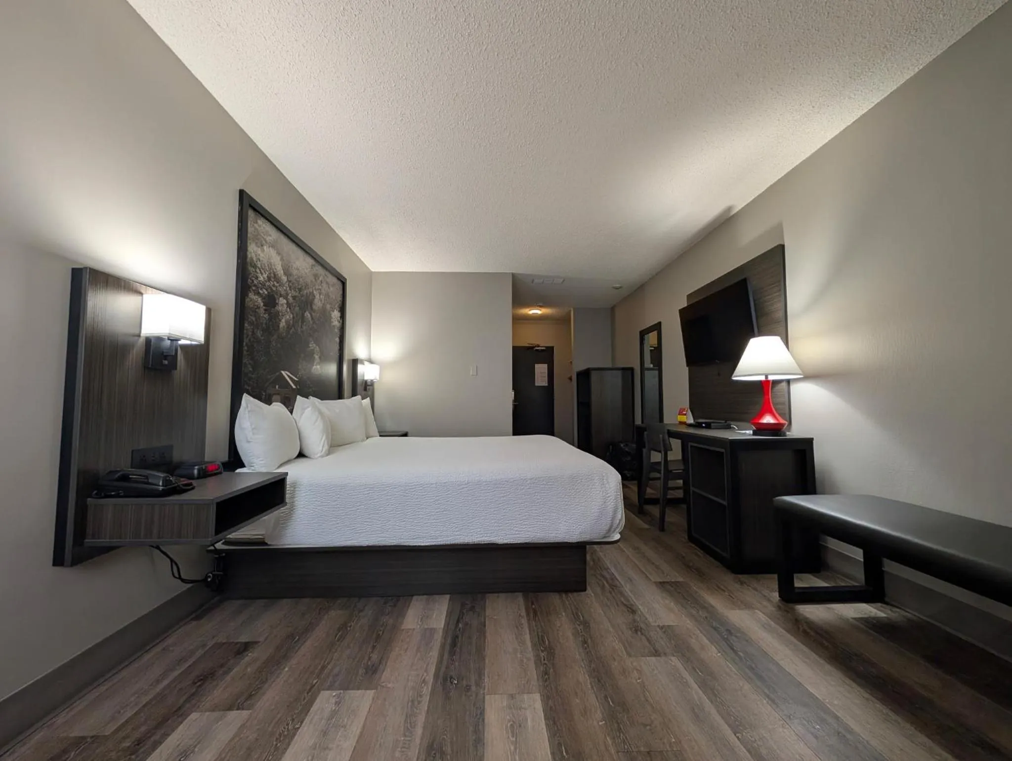 Bedroom, Bed in Super 8 by Wyndham Thunder Bay