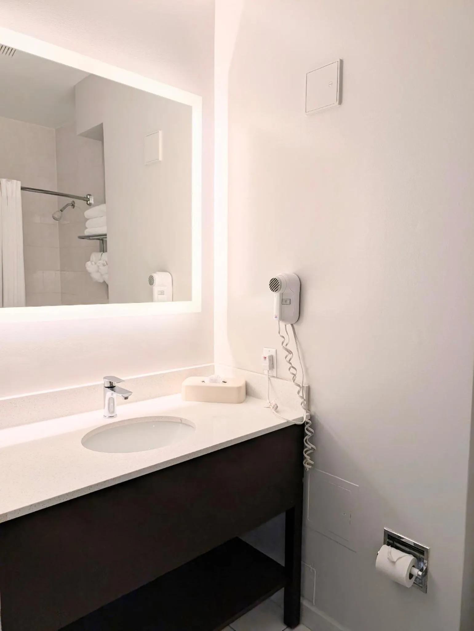 Bathroom in Super 8 by Wyndham Thunder Bay