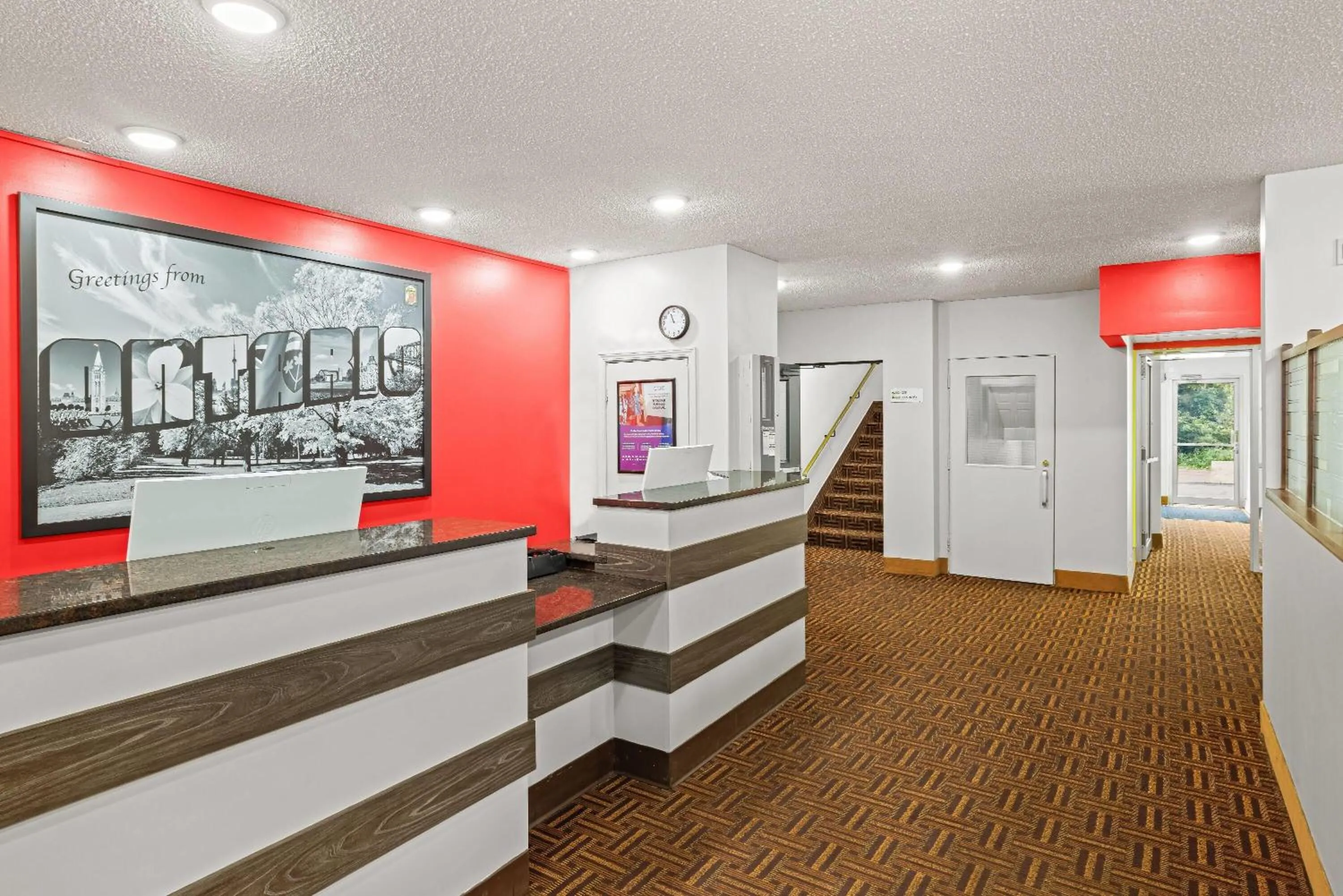 Lobby or reception in Super 8 by Wyndham Thunder Bay