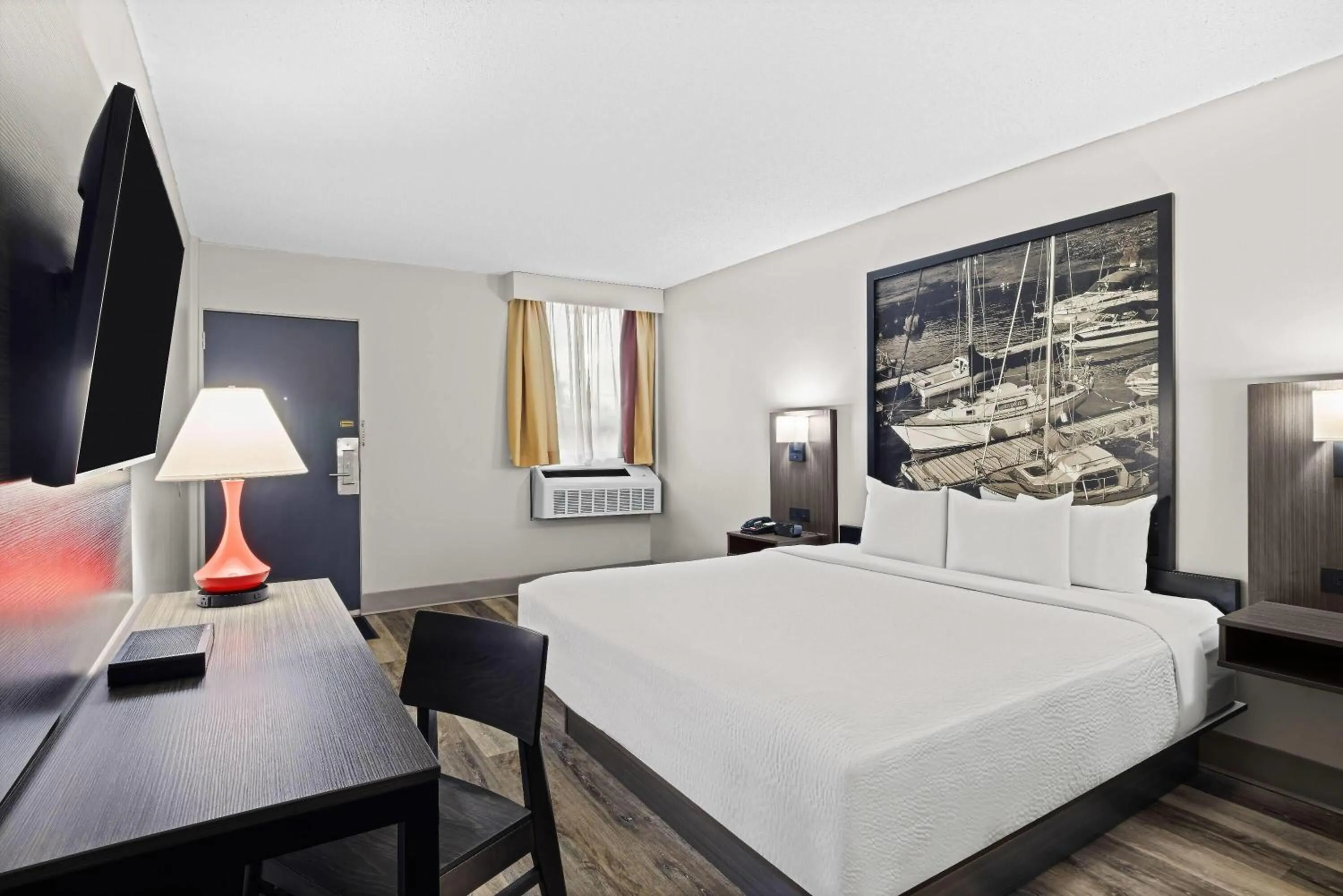 Bed in Super 8 by Wyndham Thunder Bay