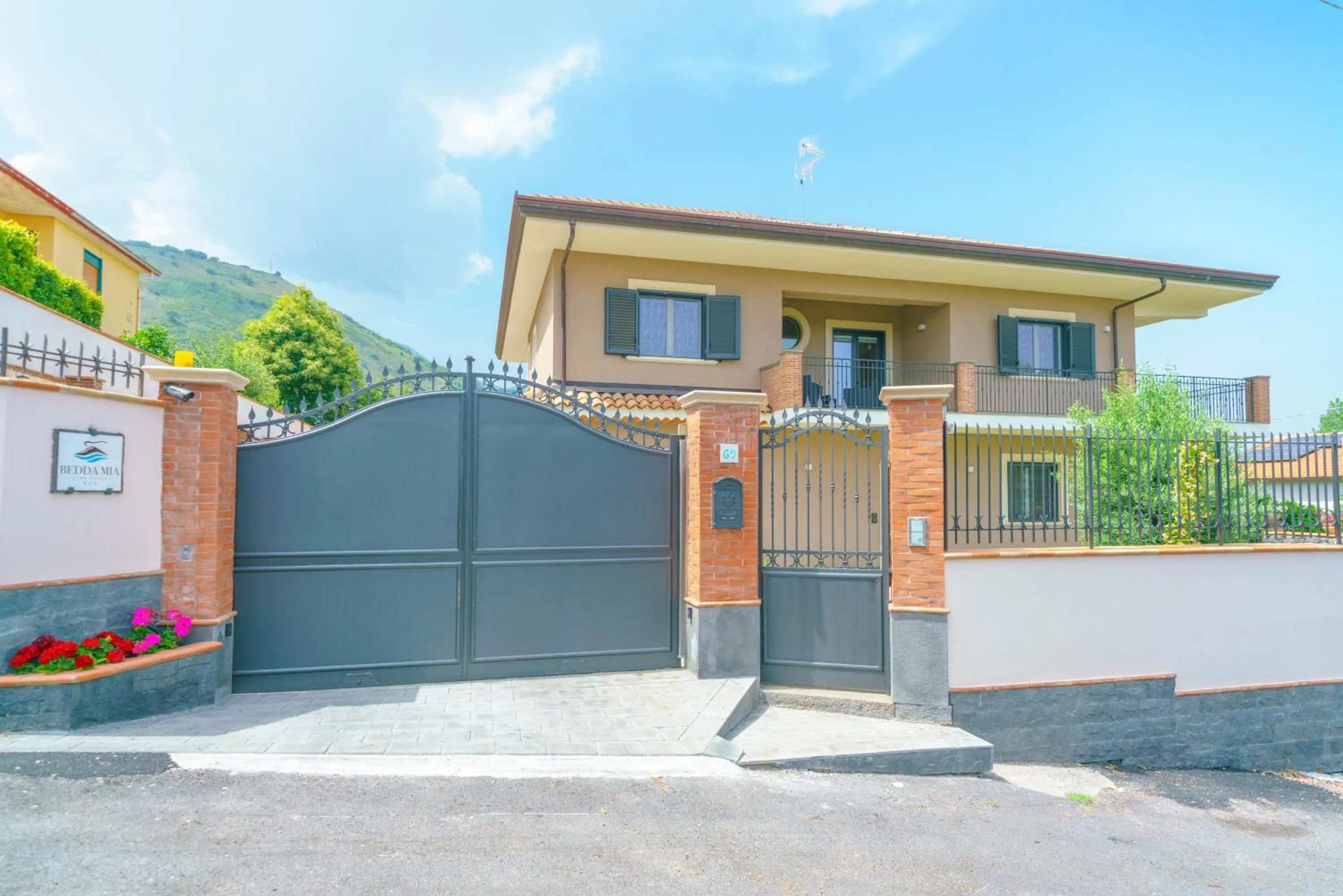 Property building in Bedda Mia Etna House B&B