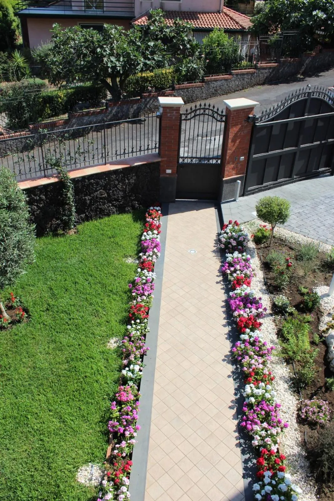 Garden view in Bedda Mia Etna House B&B