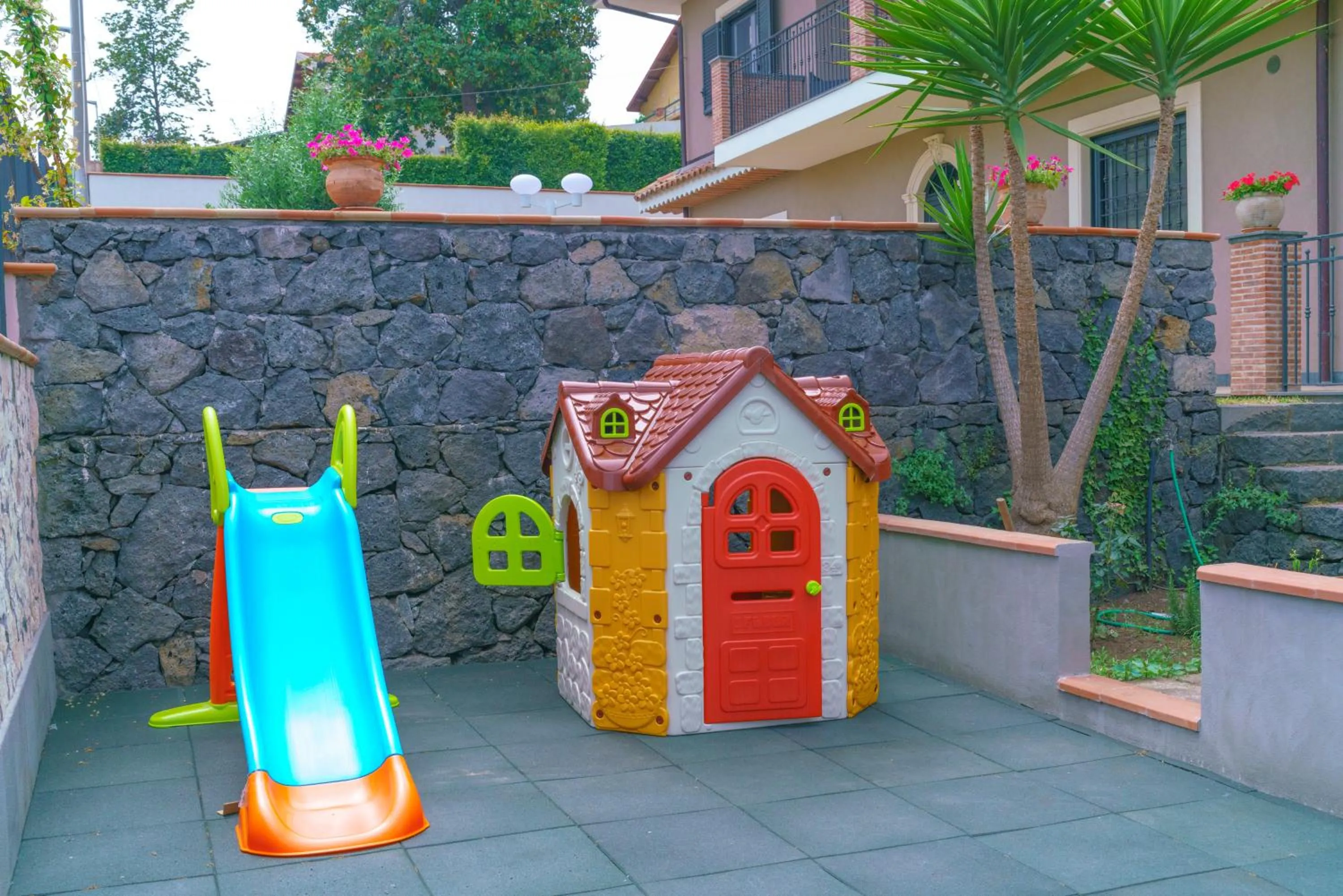 Children play ground in Bedda Mia Etna House B&B