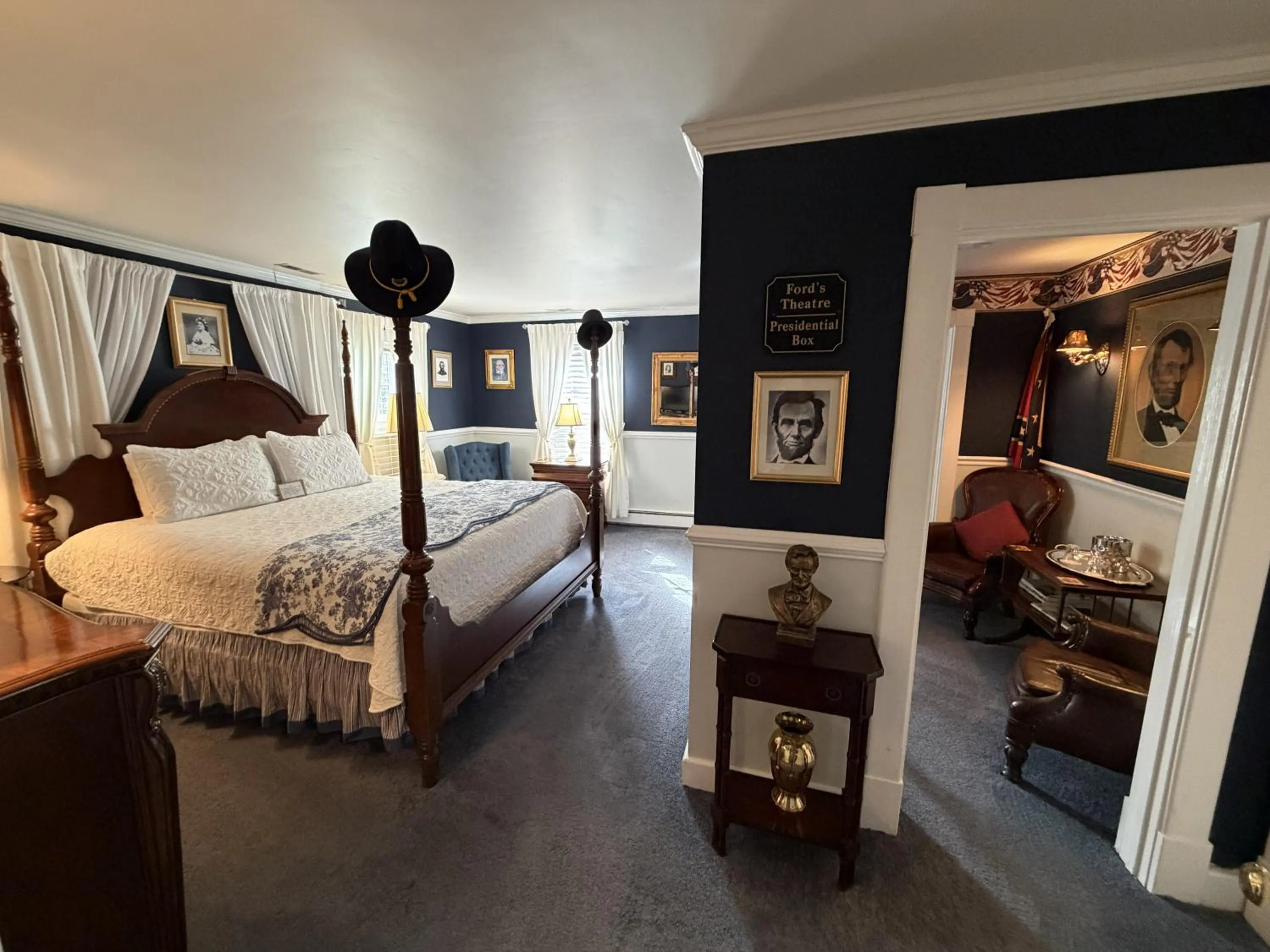 Photo of the whole room, Bed in A Williamsburg White House Inn
