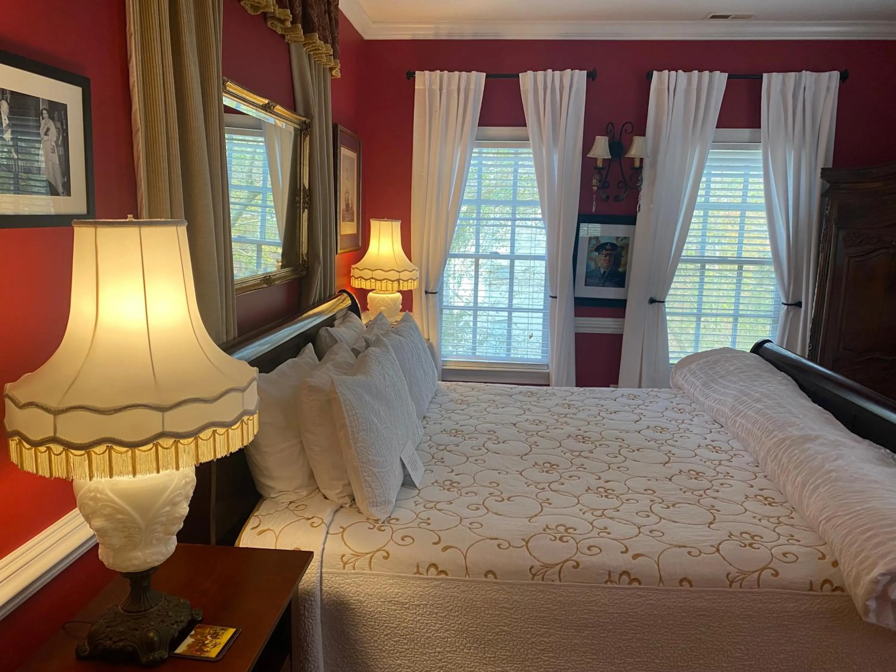 Bed in A Williamsburg White House Inn