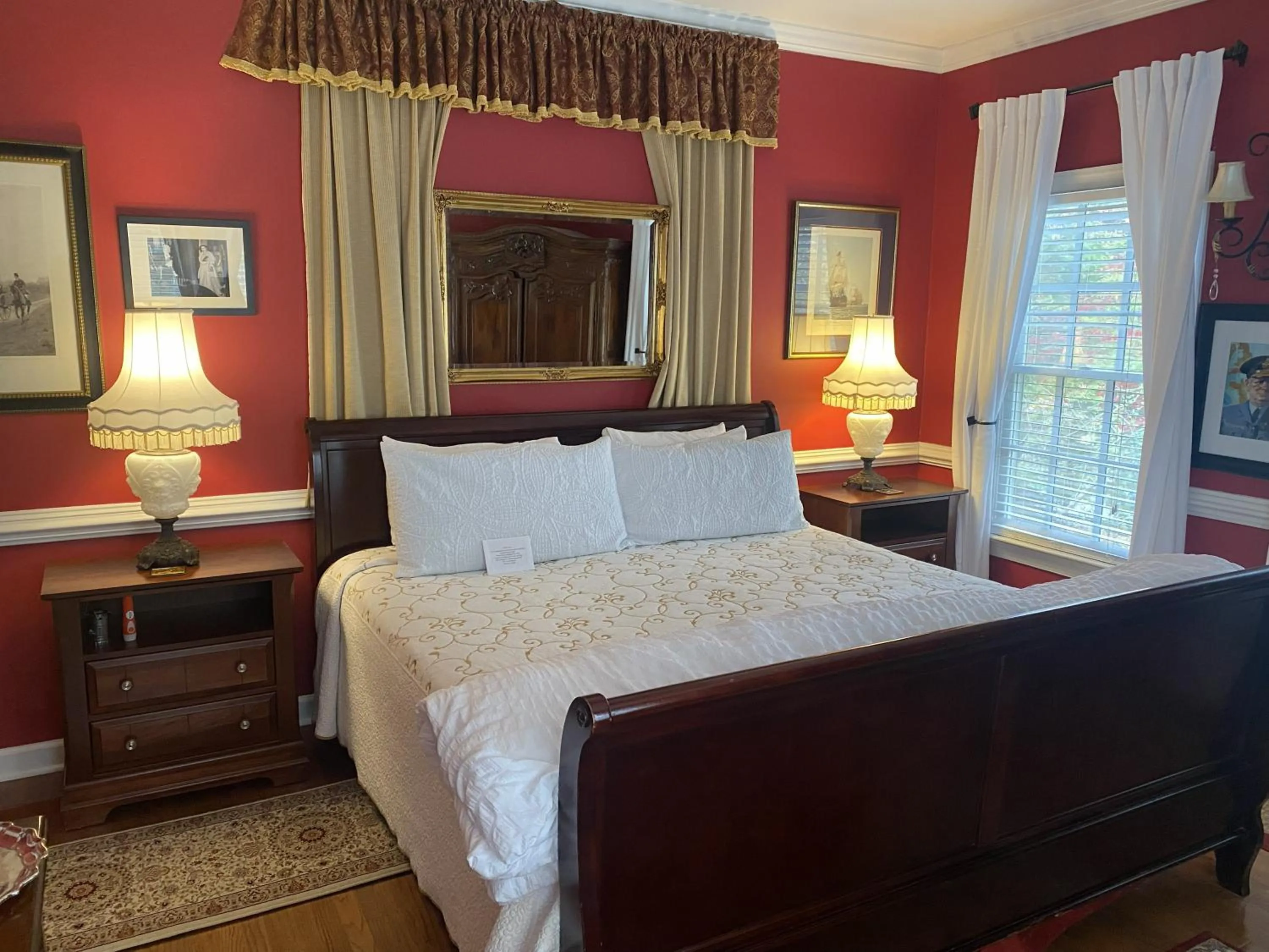 Bed in A Williamsburg White House Inn