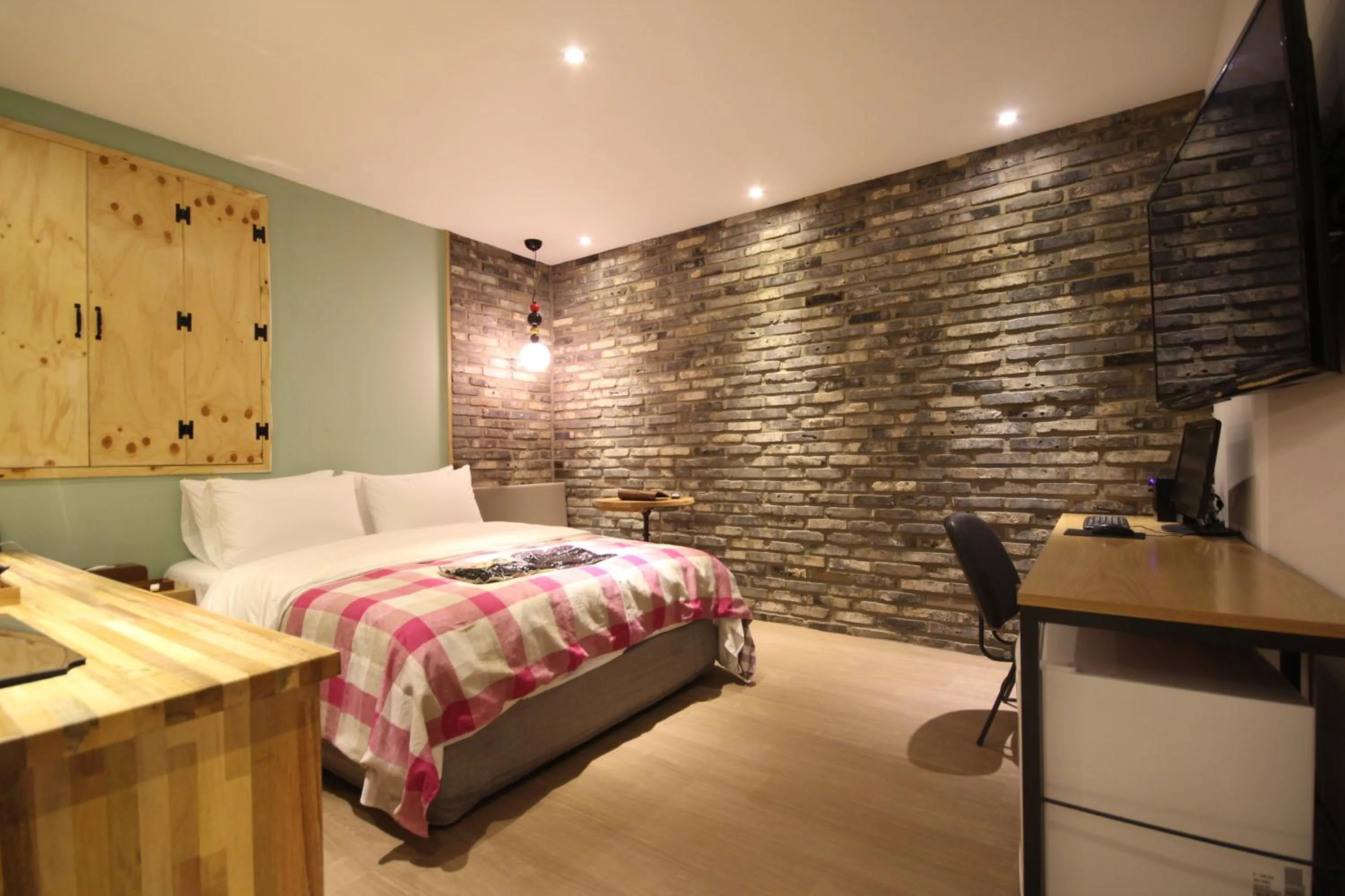 Photo of the whole room, Bed in Hotel 25 Seomyeon