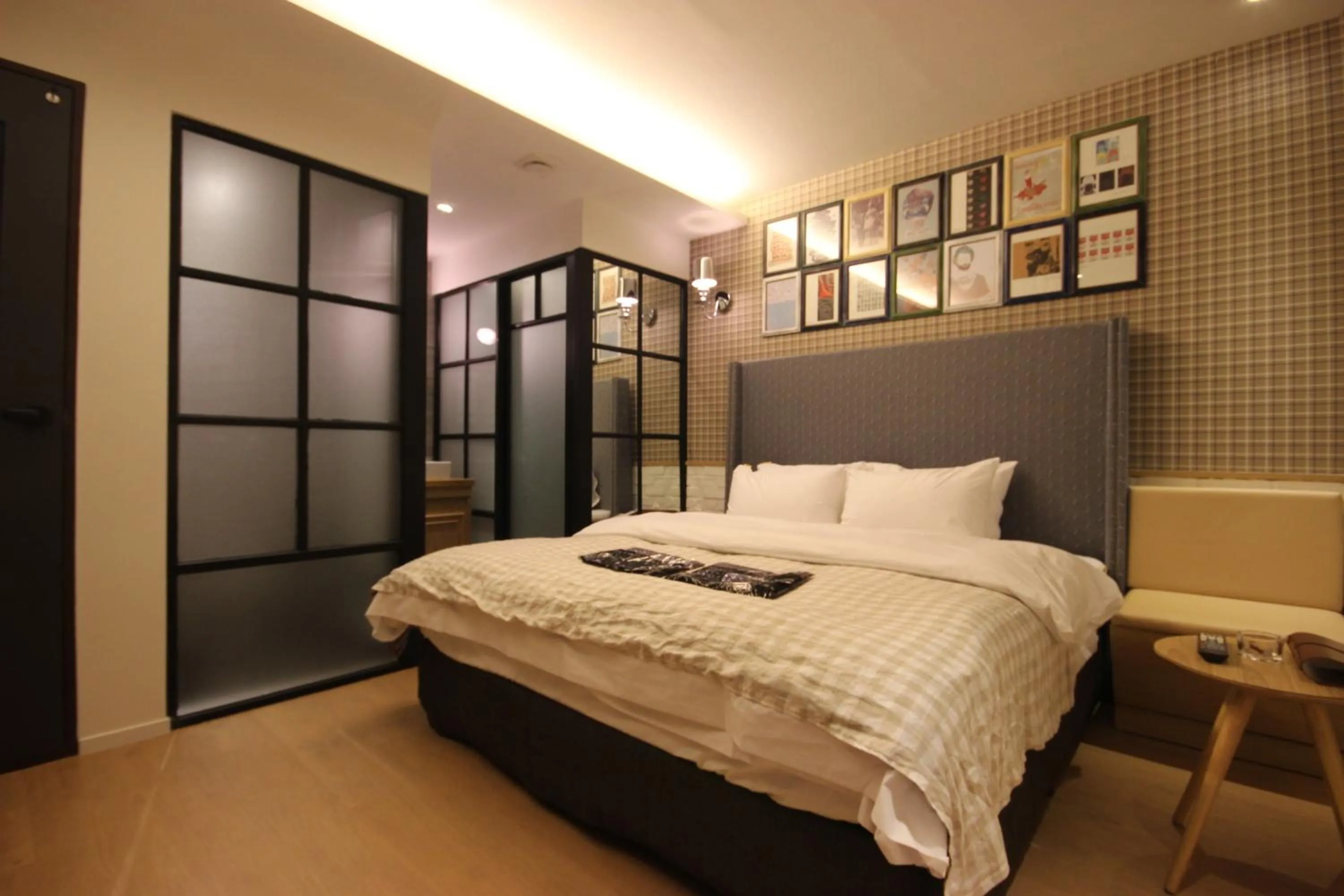 Photo of the whole room, Bed in Hotel 25 Seomyeon