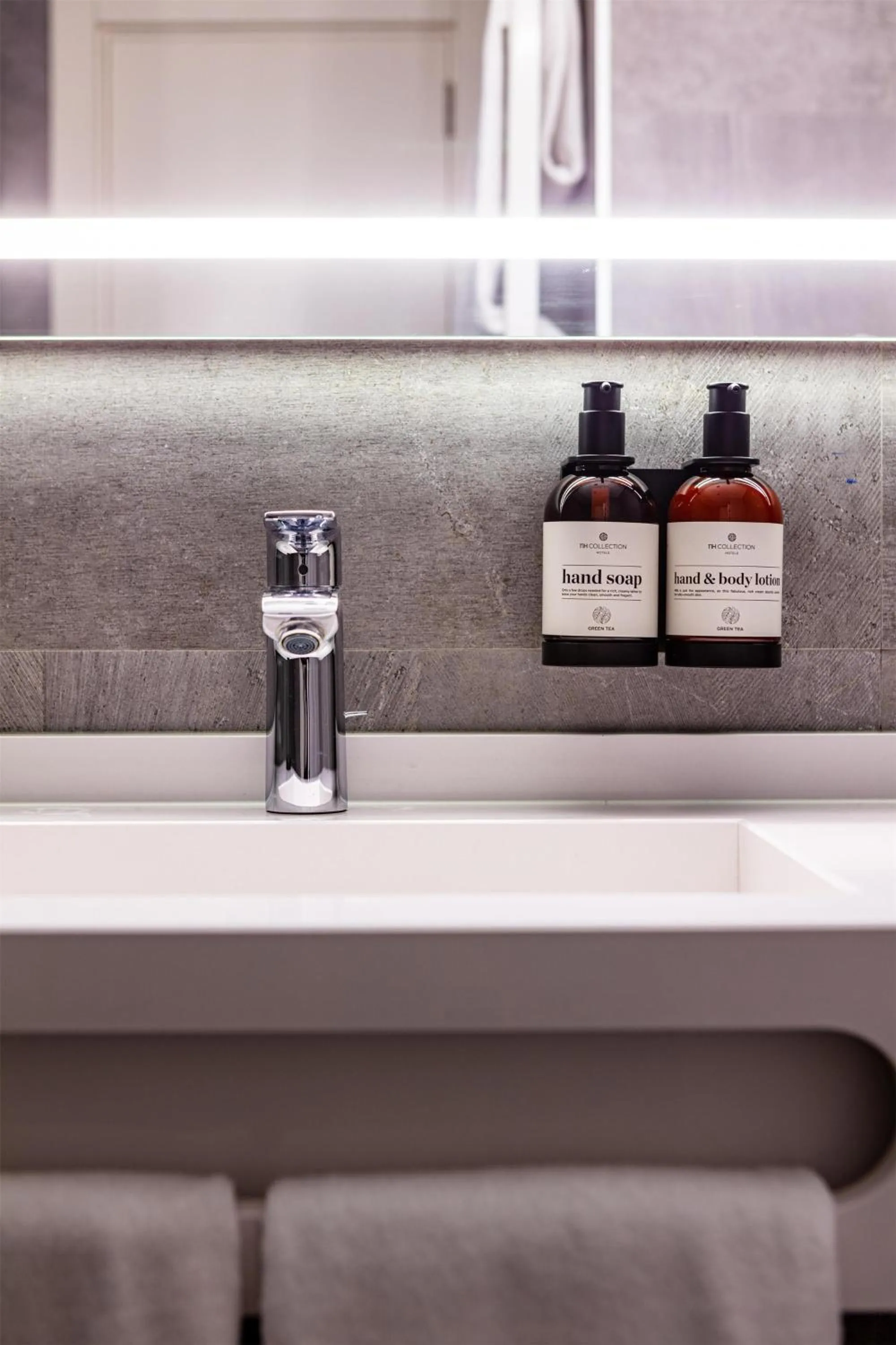 Bathroom in NH Collection Amsterdam Barbizon Palace