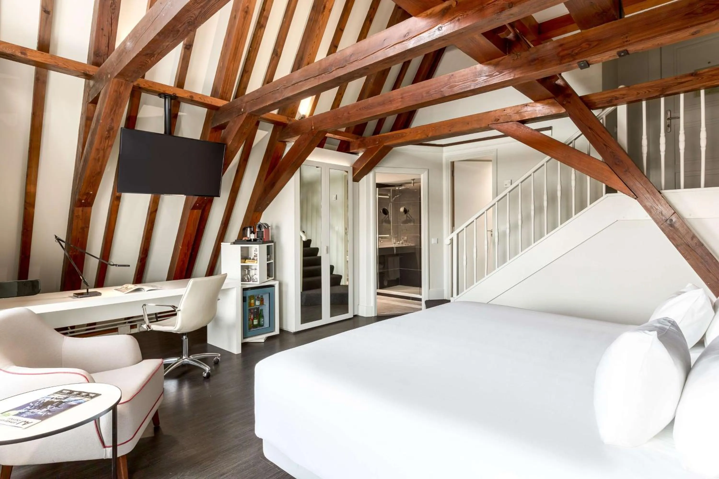 Bedroom, Bed in NH Collection Amsterdam Barbizon Palace