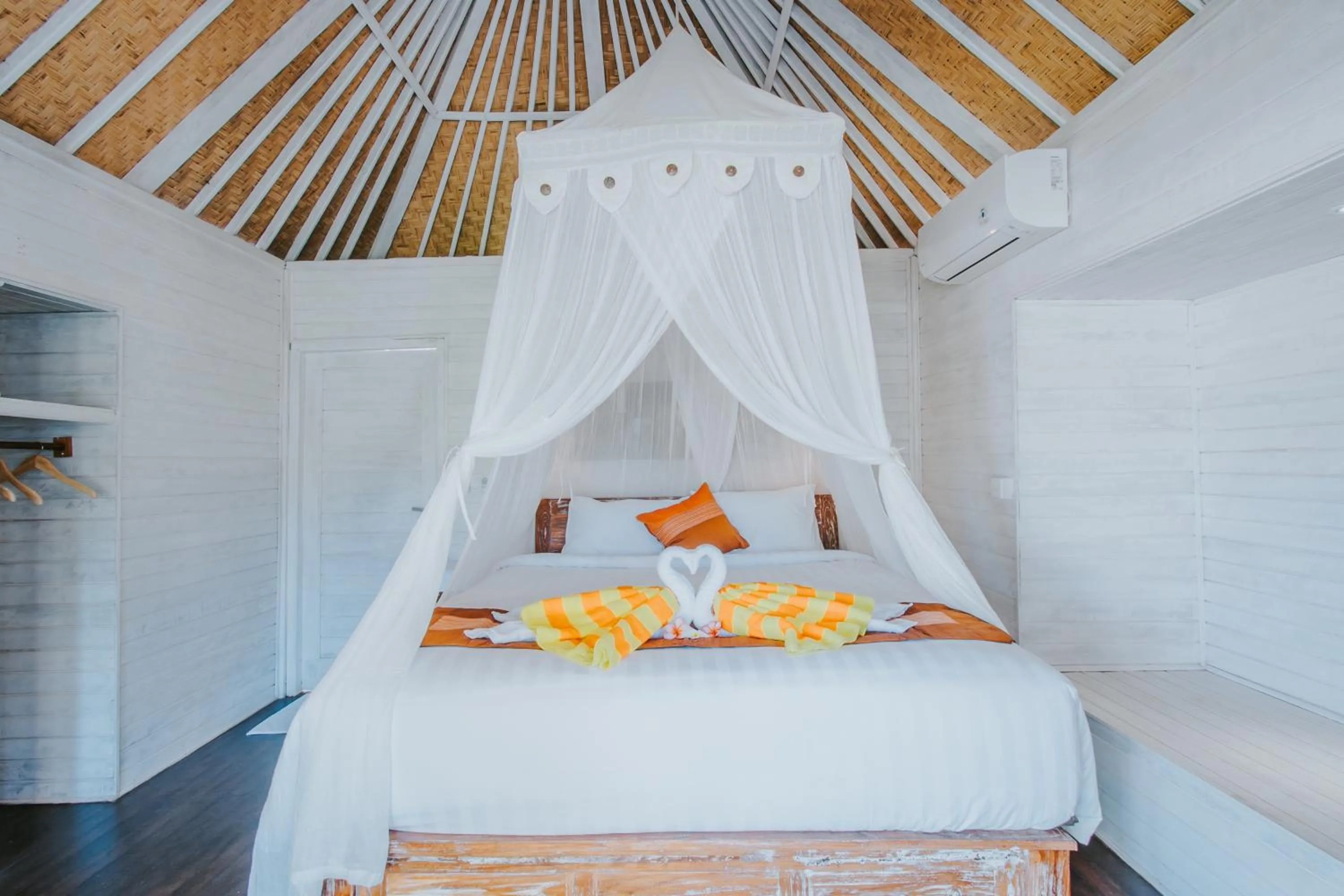Photo of the whole room, Bed in Paluh Beach Huts