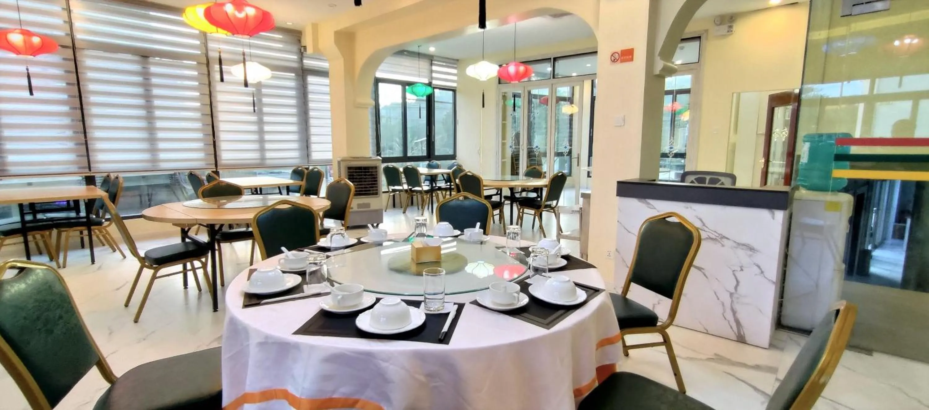 Restaurant/places to eat in Sky Garden Hotel