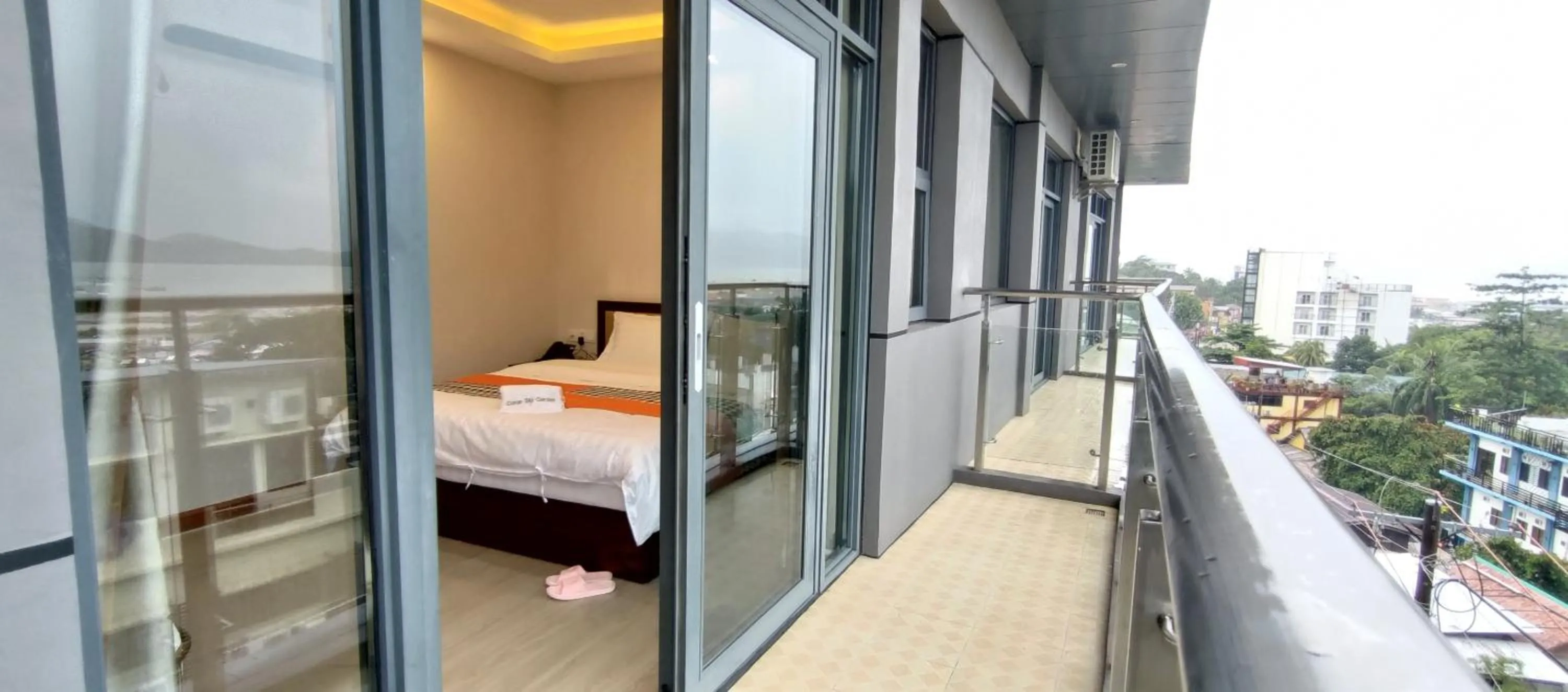 Balcony/Terrace, Bed in Sky Garden Hotel