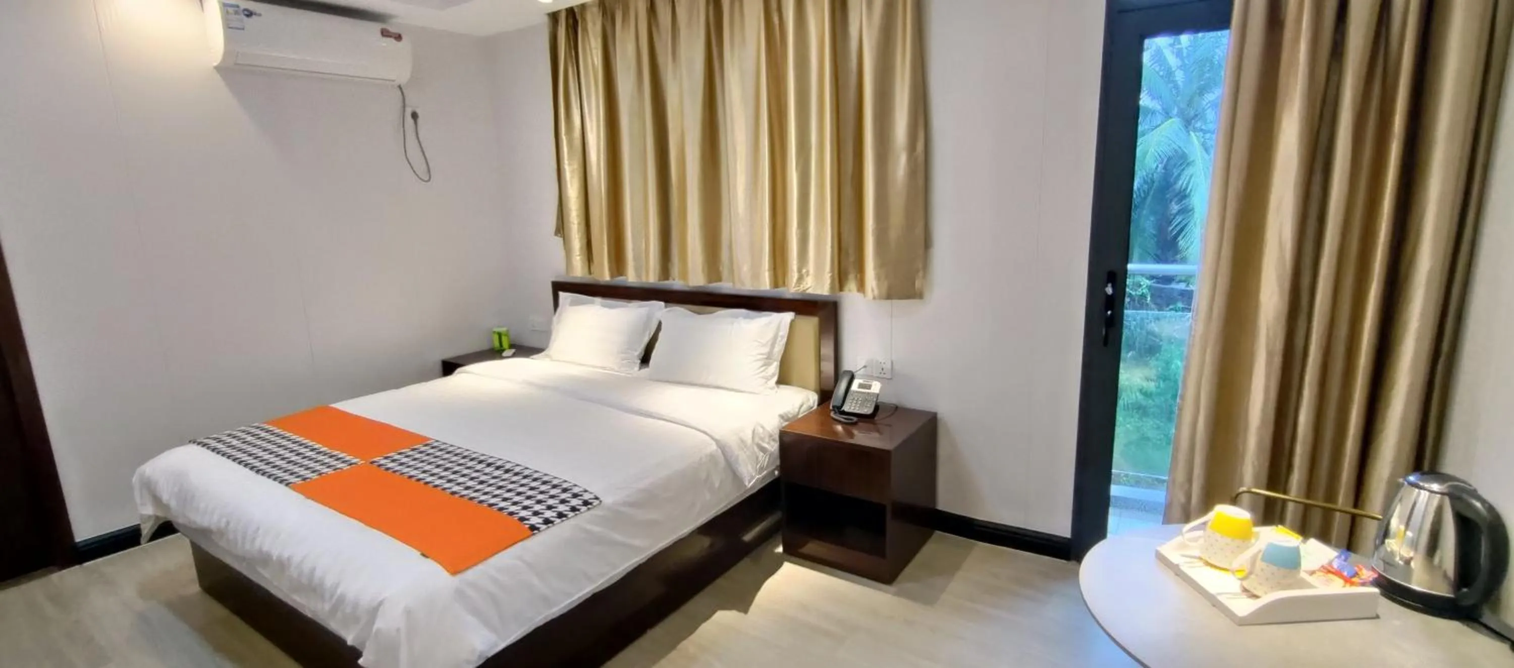 Kitchen or kitchenette, Bed in Sky Garden Hotel