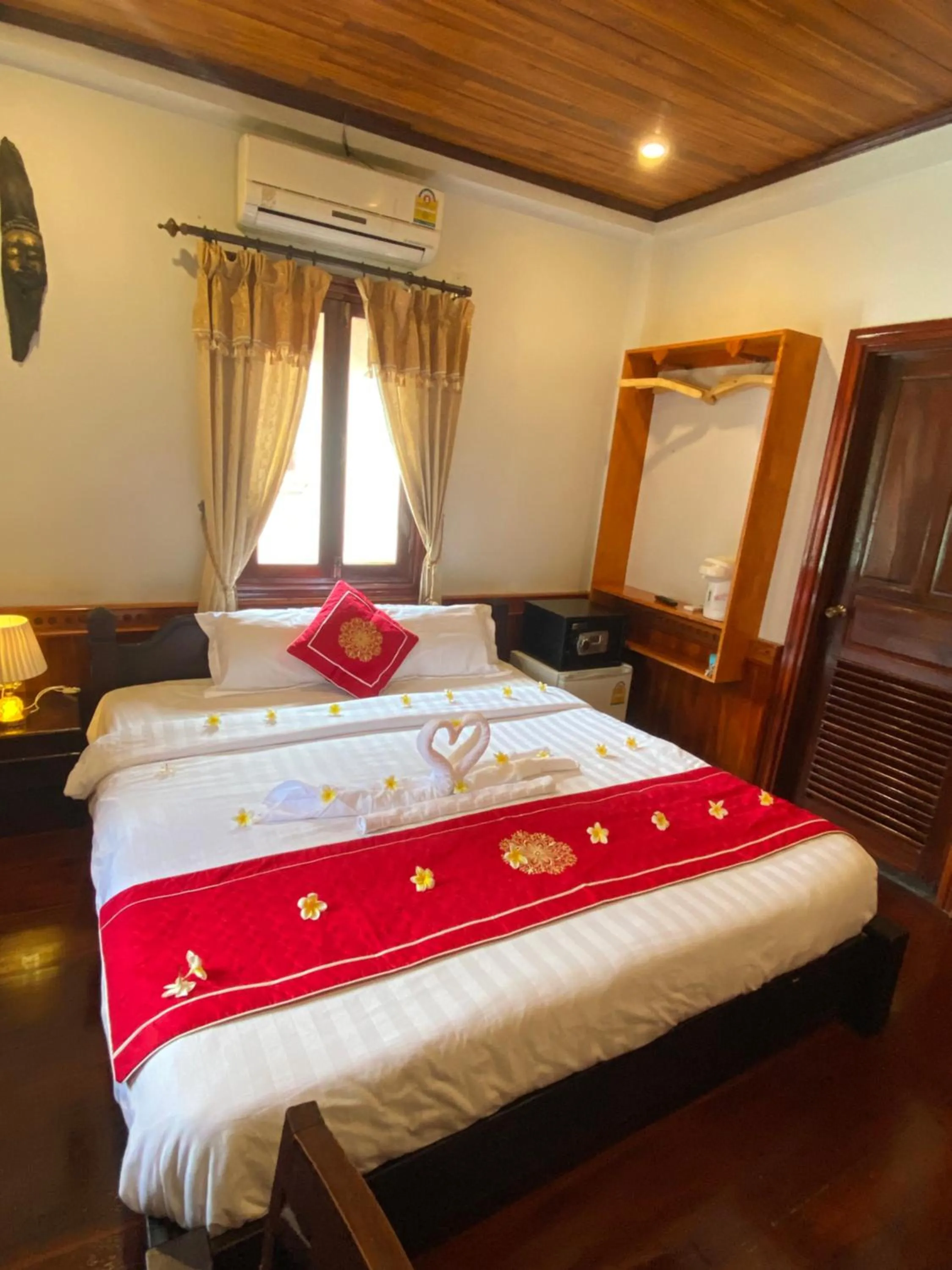 Bed in Golden Lotus Boutique Hotel