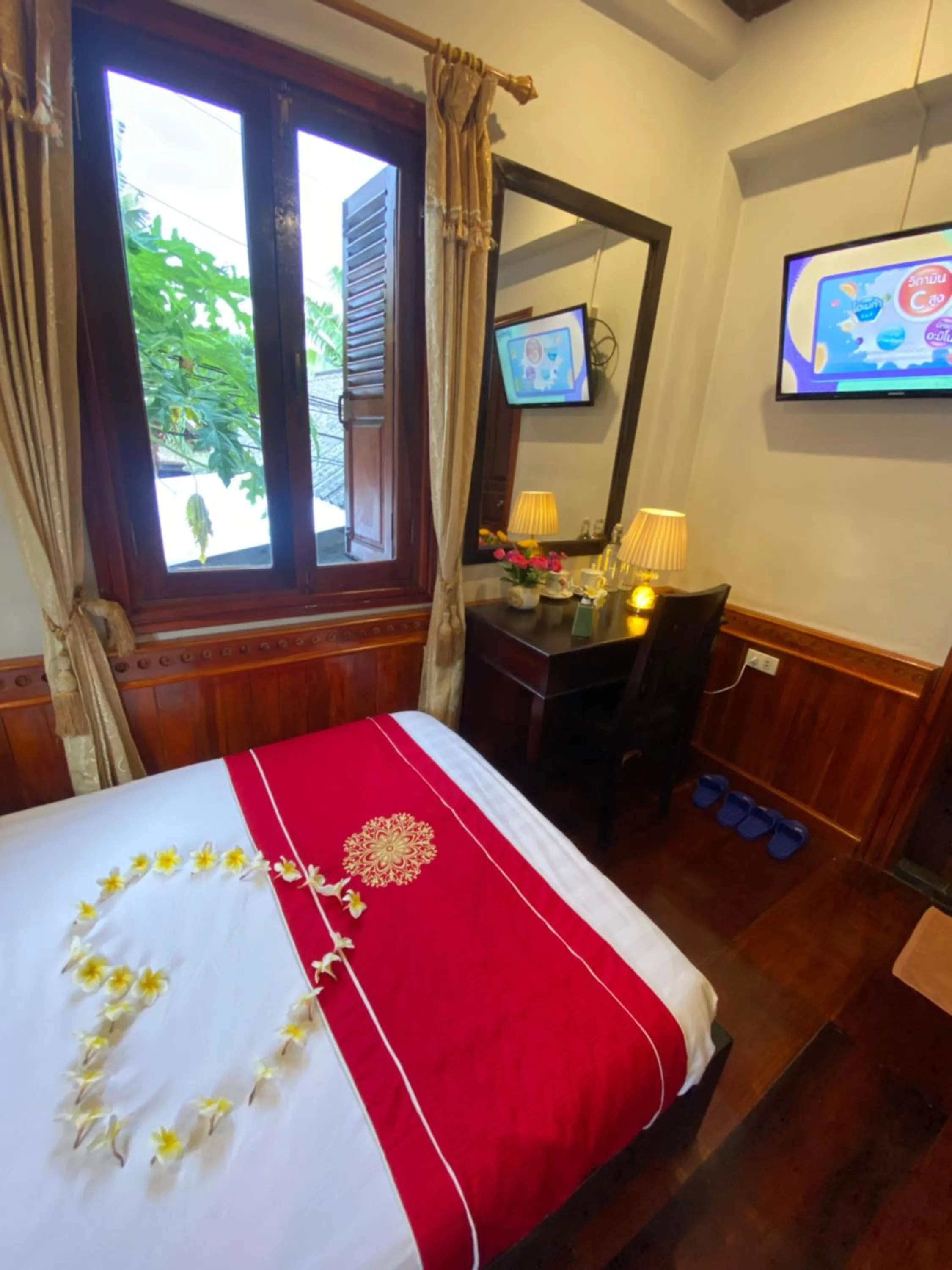 Photo of the whole room, Bed in Golden Lotus Boutique Hotel