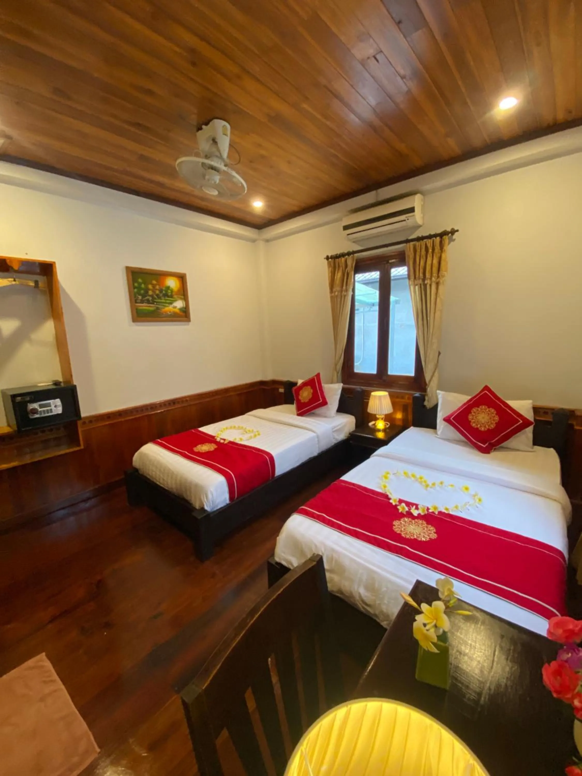 Photo of the whole room, Bed in Golden Lotus Boutique Hotel