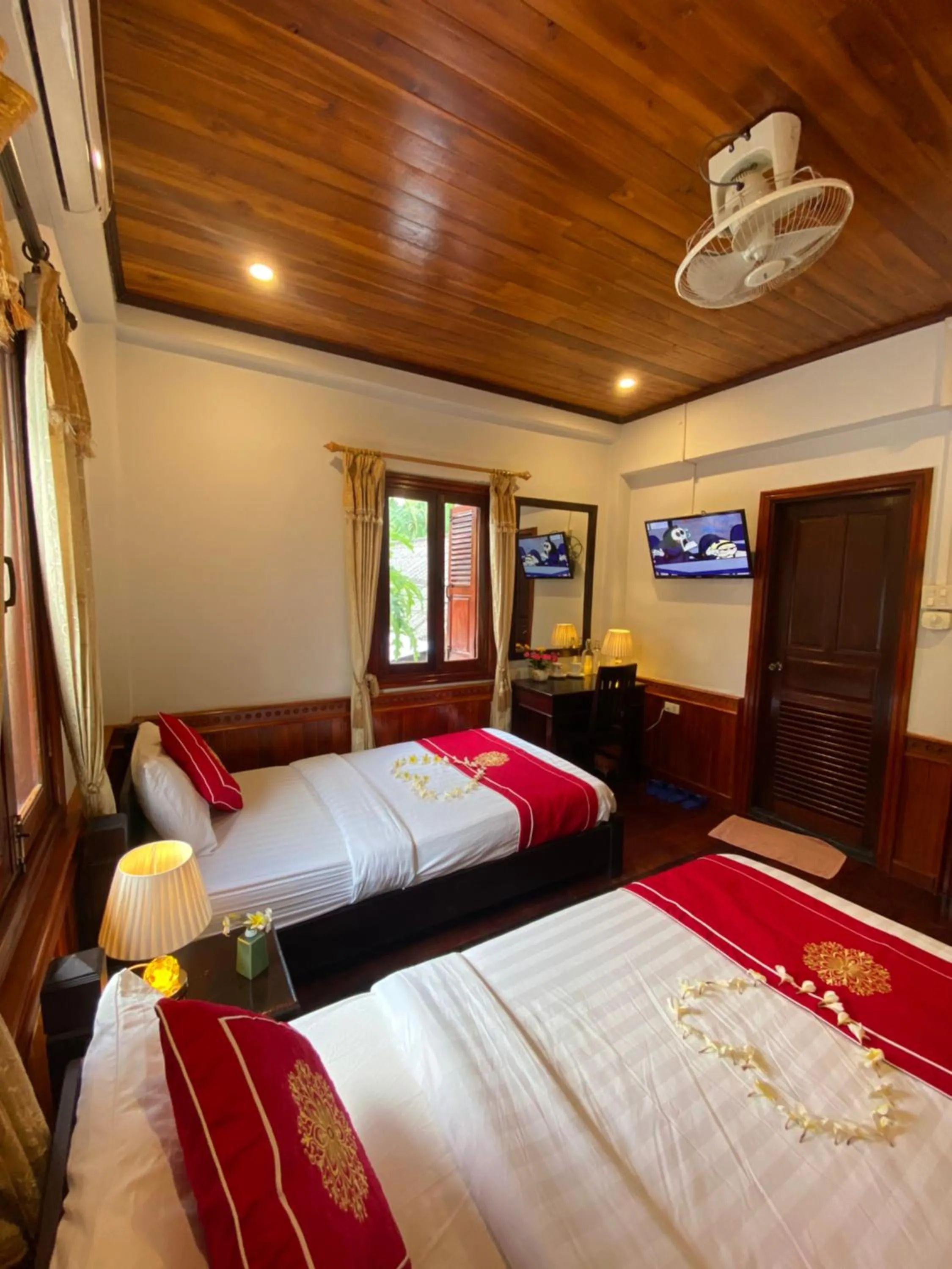 Photo of the whole room, Bed in Golden Lotus Boutique Hotel