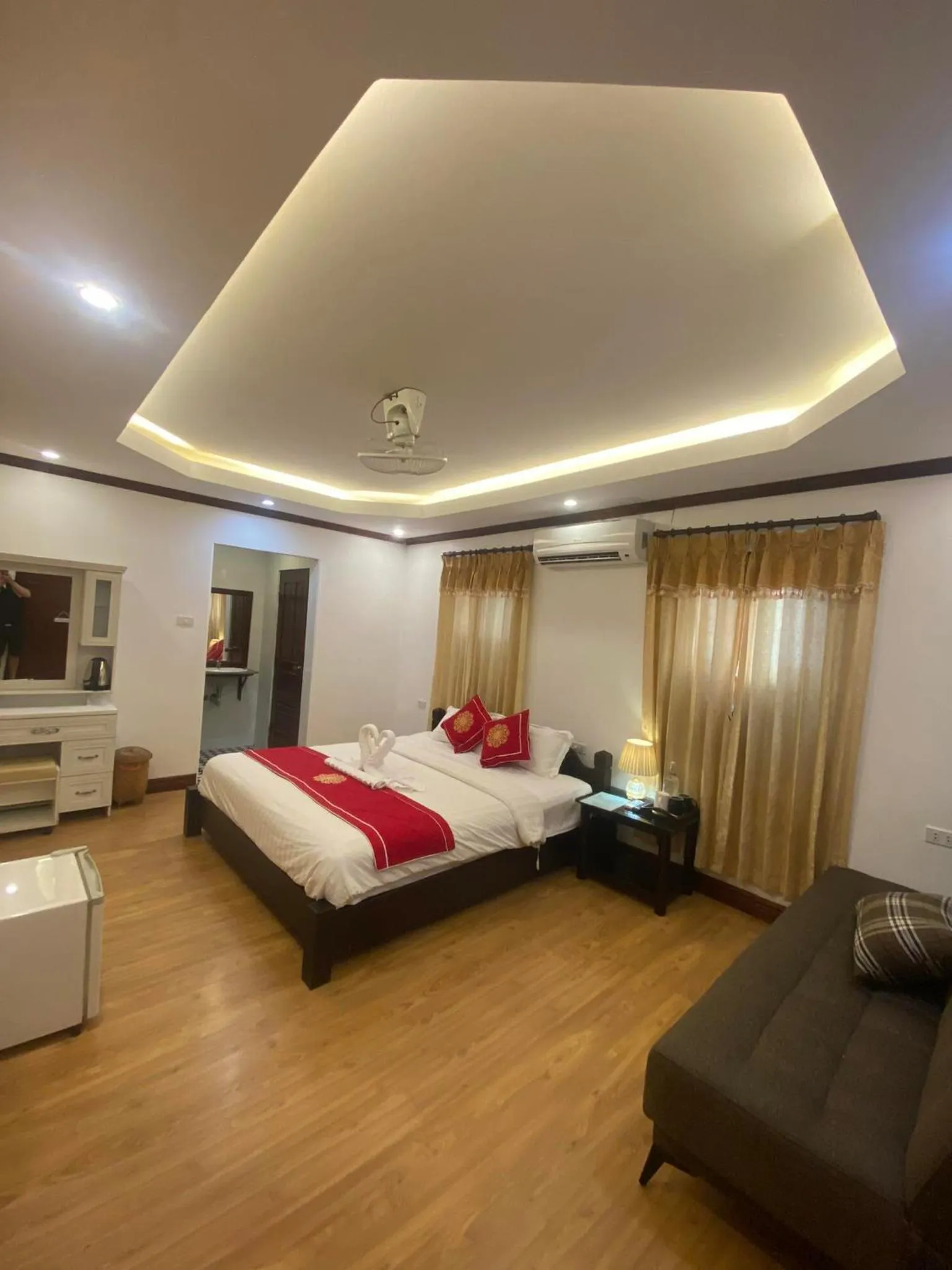 Photo of the whole room, Bed in Golden Lotus Boutique Hotel